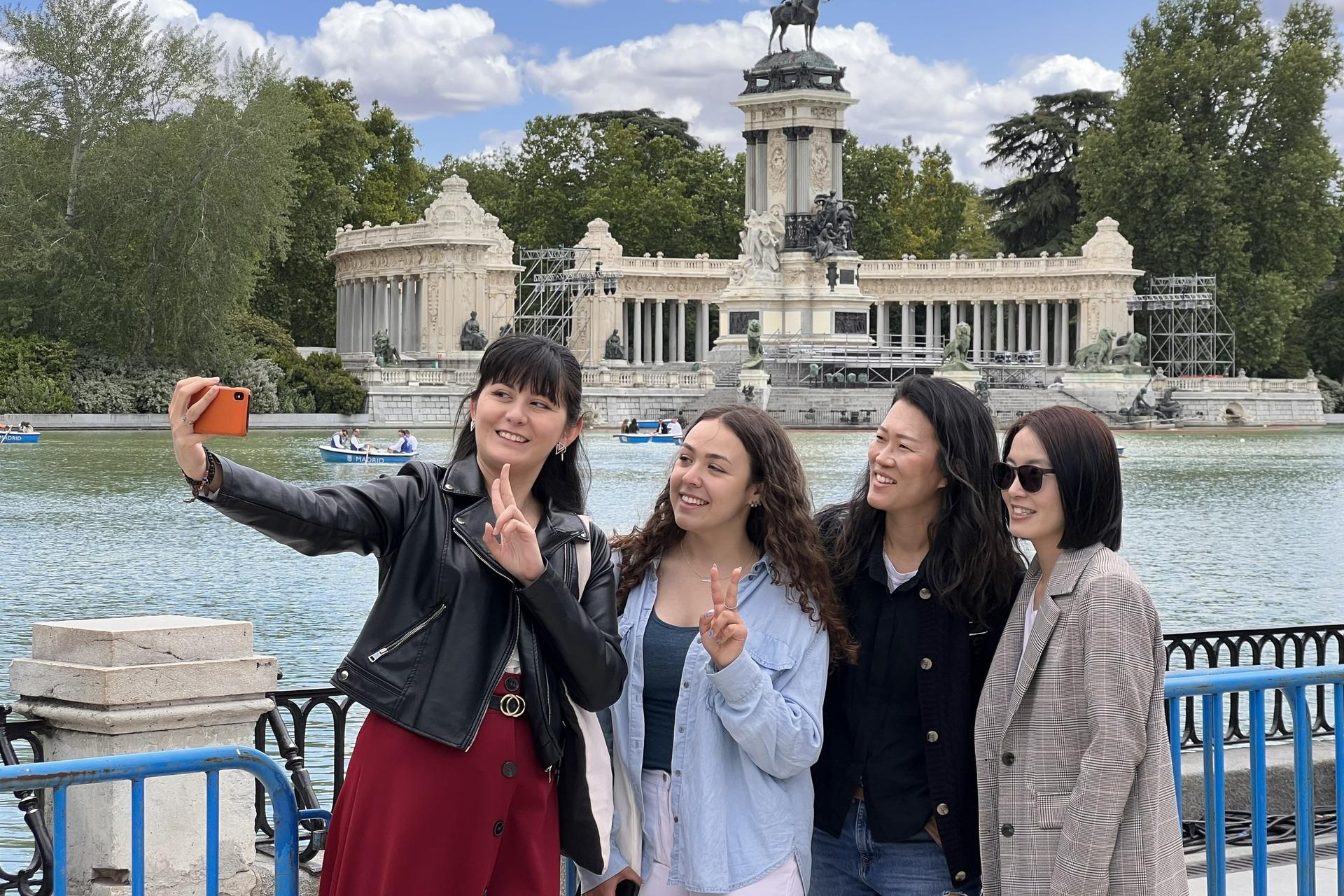 Landscape of Light (Retiro Park) and Prado Museum Tour in Madrid - Thumbnail 3