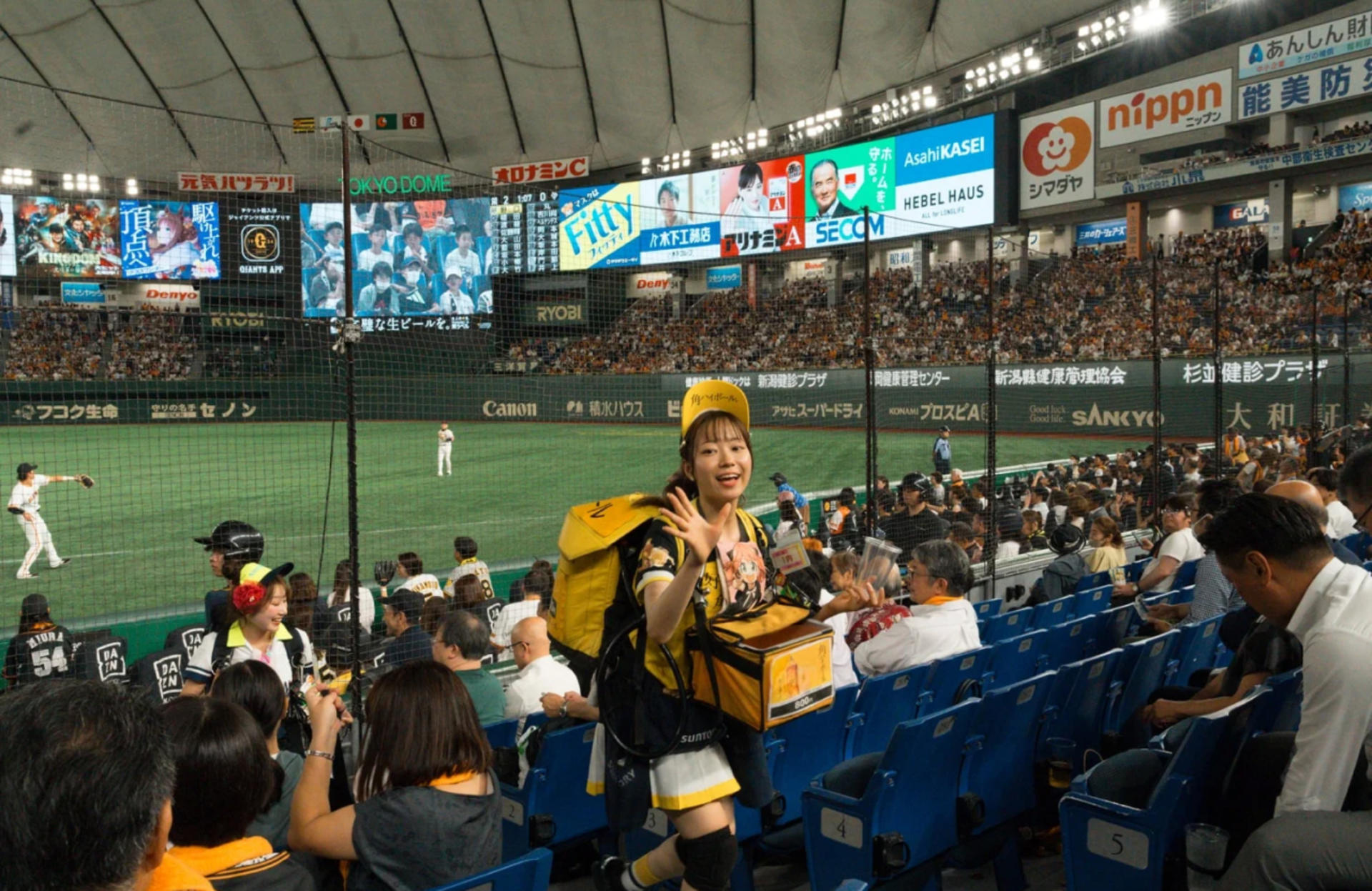 Tokyo: Soccer/Football Match with a Local Fan (with TICKET) - Thumbnail 5