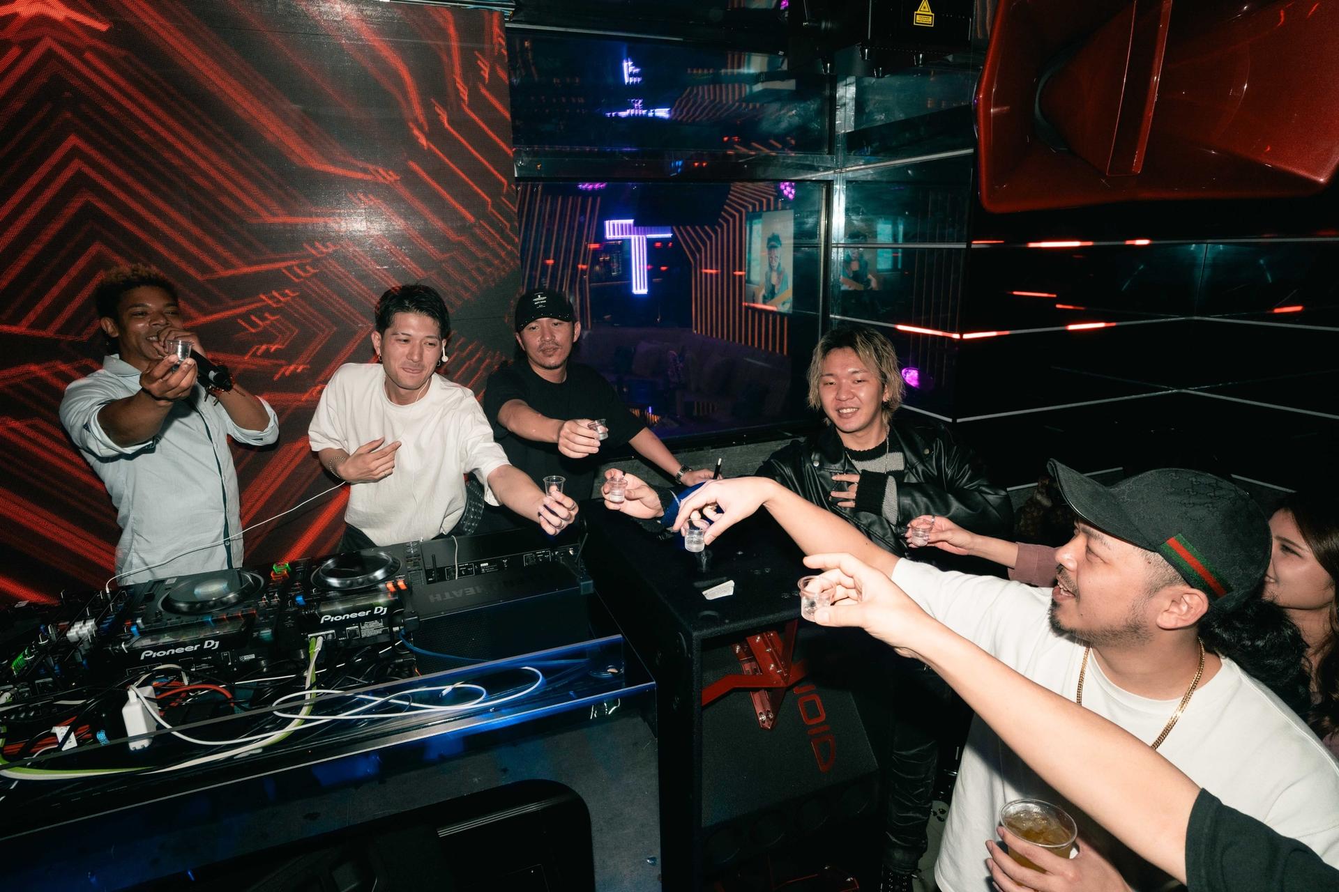Tokyo:  CROSS ROPPONGI Nightclub Admission Ticket (For Foreign) - Thumbnail 2
