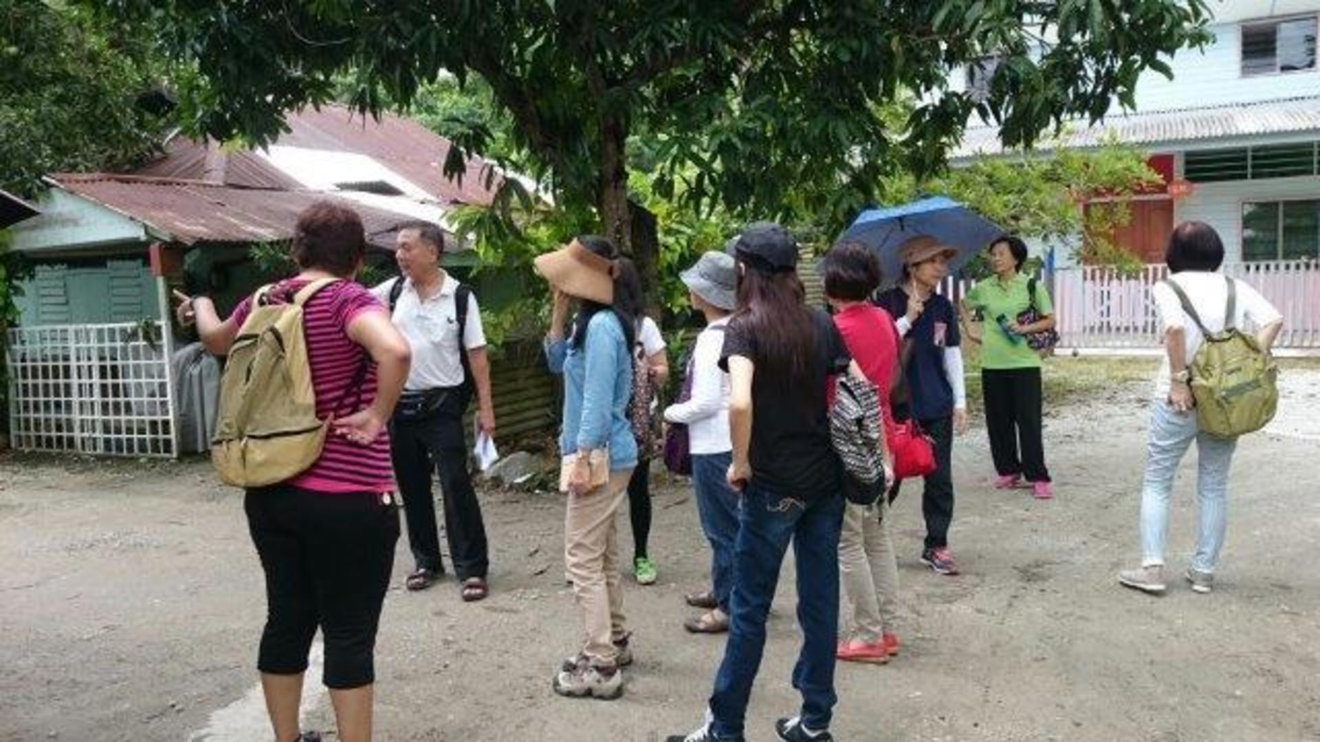 Kampong Lorong Buangkok: Singapore Last Kampong - Thumbnail 3