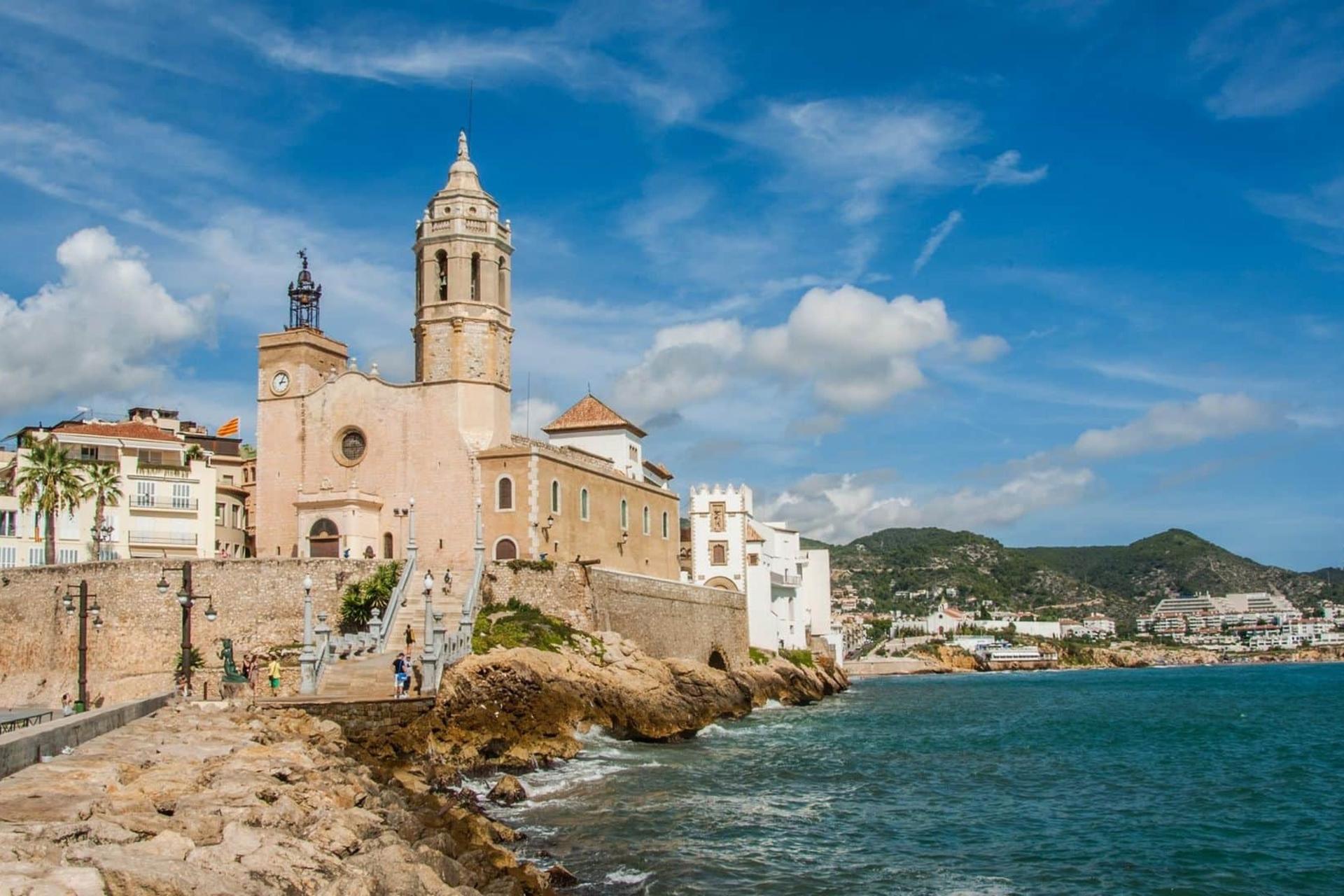 Tarragona & Sitges Full Day Tour from Barcelona with Hotel Pickup - Image 1