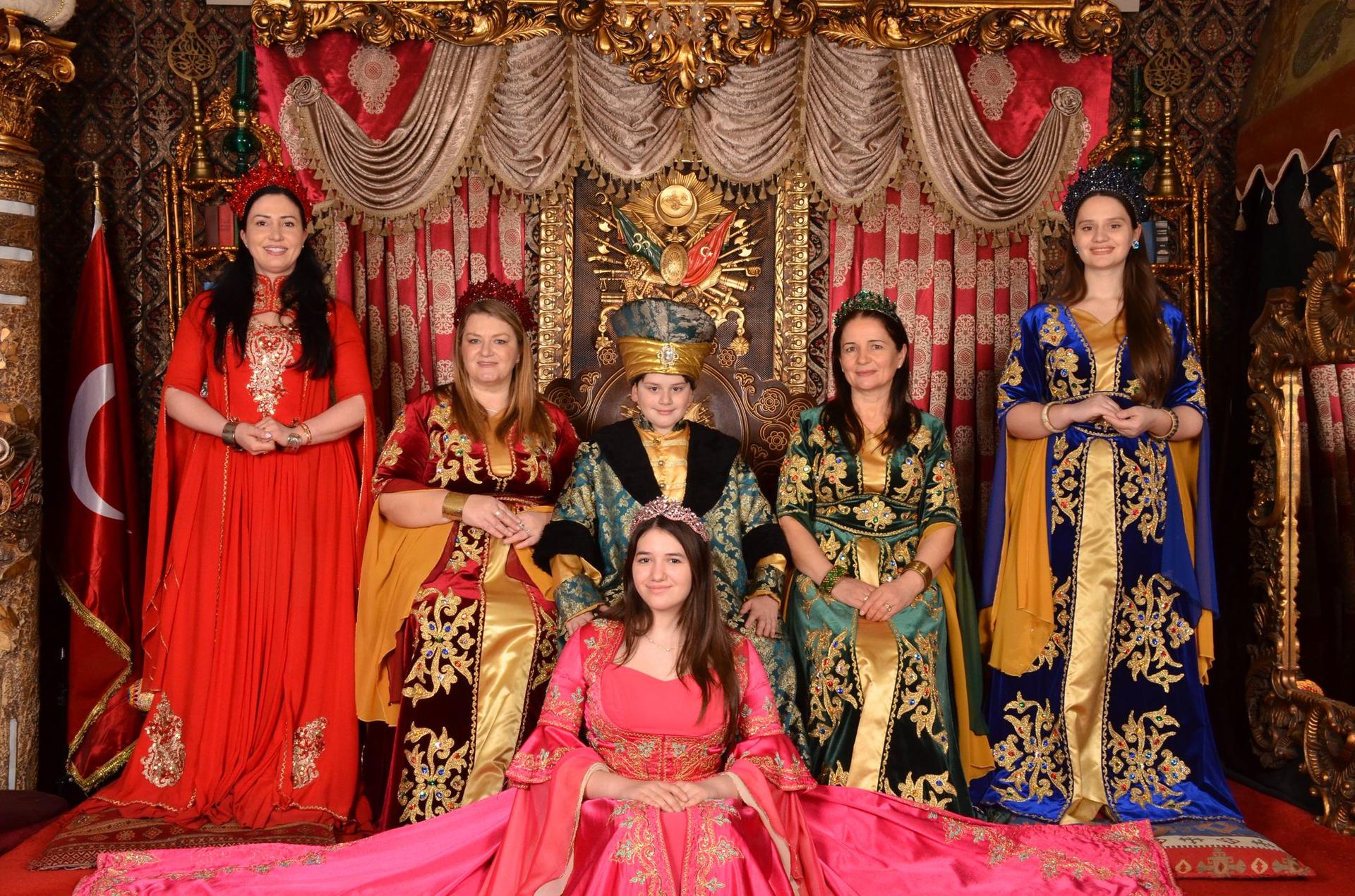 Istanbul: Authentic Costume Photo Memory in Sultanahmet - Thumbnail 8