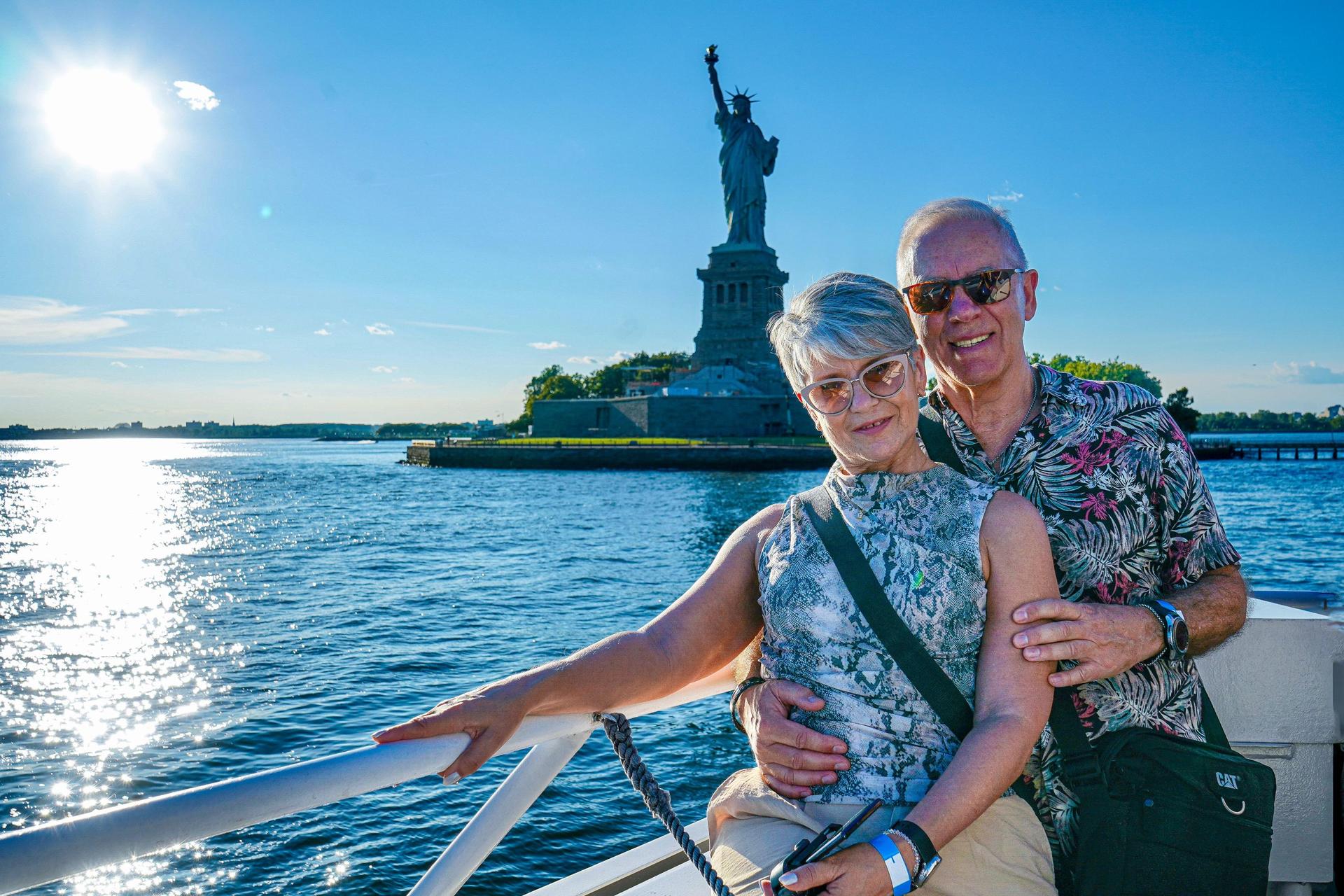Starship NYC Landmark 90 Min Sightseeing Cruise - Thumbnail 6