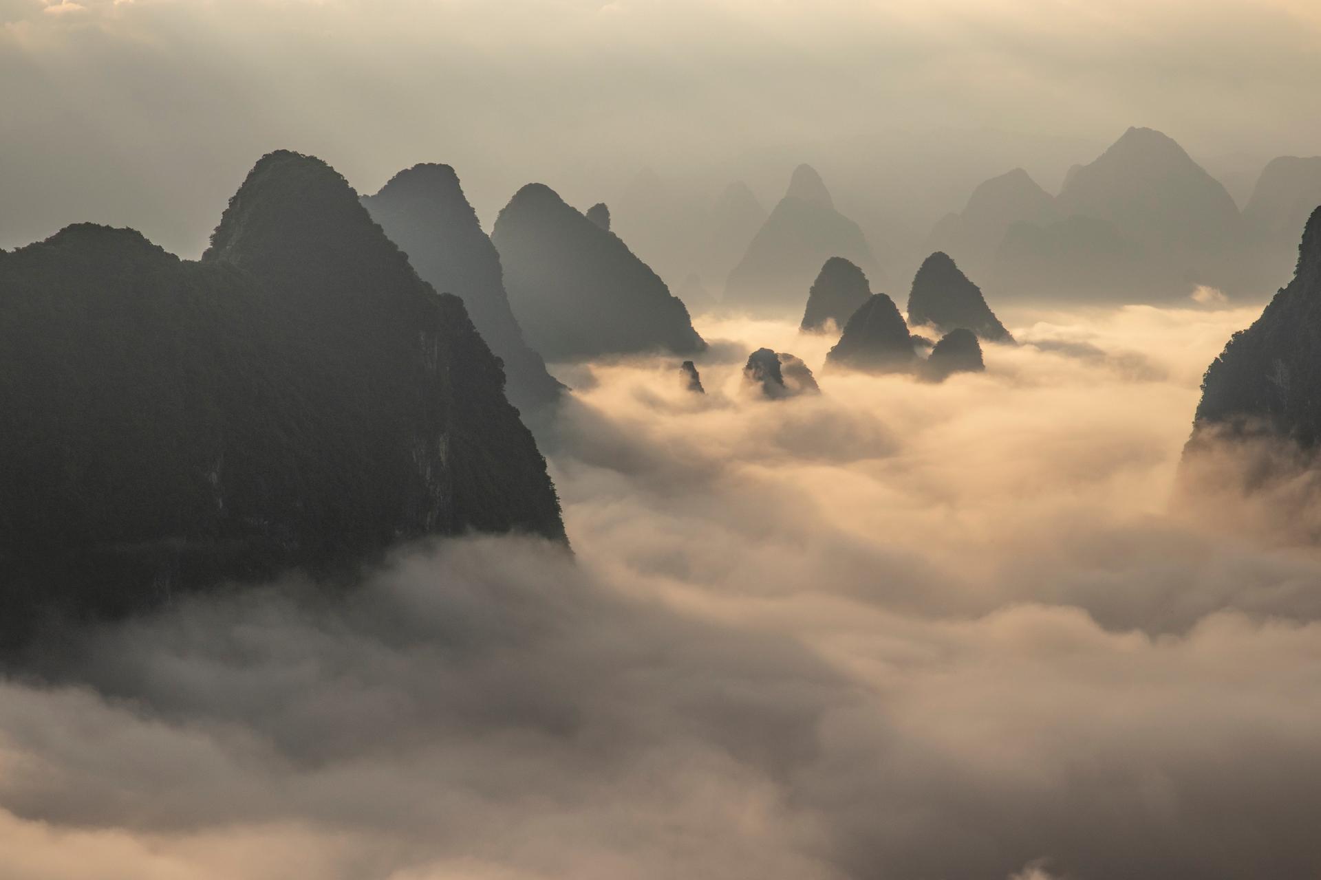 Viewing the Li River from the peak, a half-day leisurely stroll at Xianggong Mountain - Thumbnail 6
