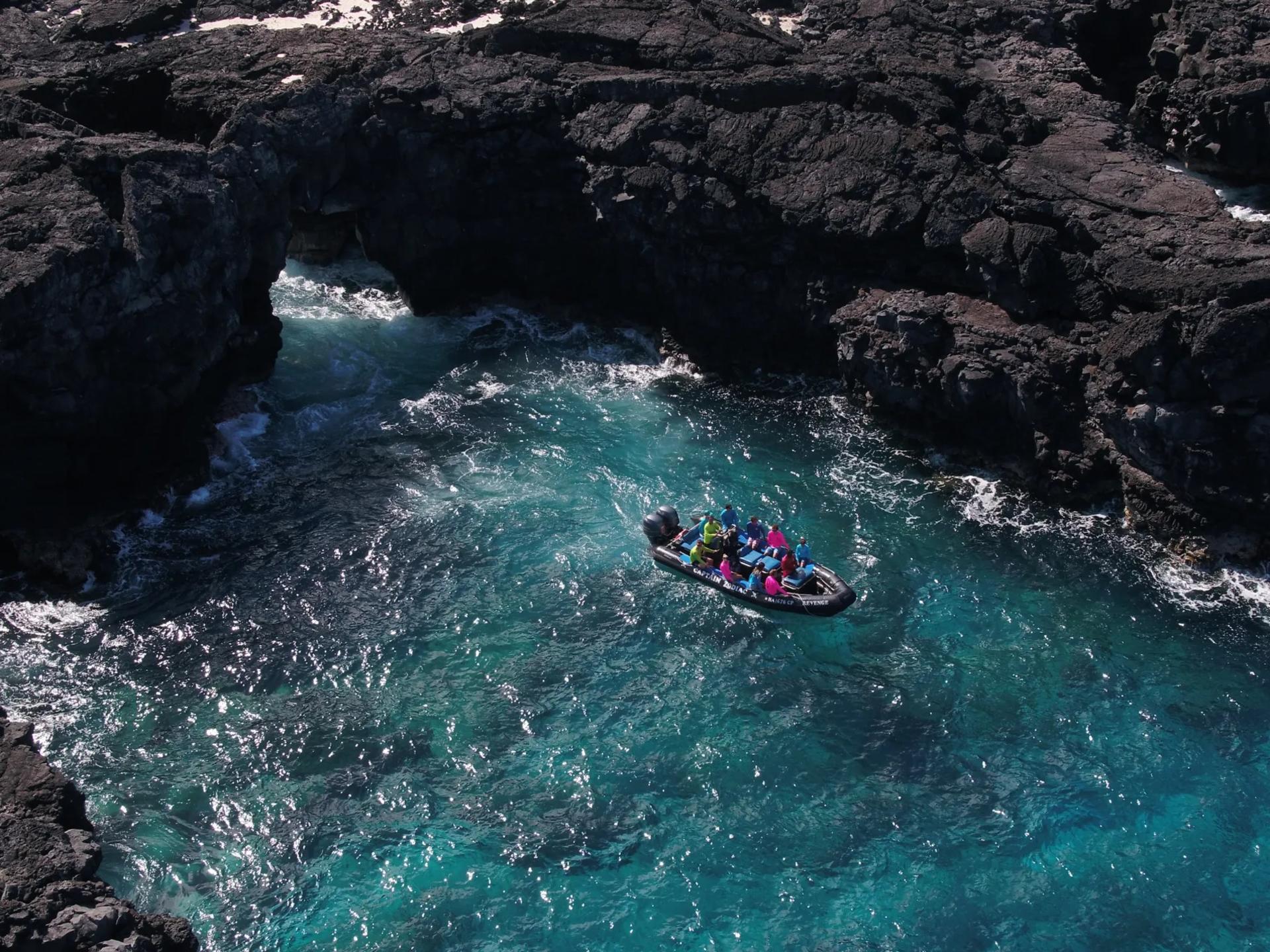 Captain Zodiac Raft and Snorkel Experience in Kealakekua Bay - Thumbnail 5