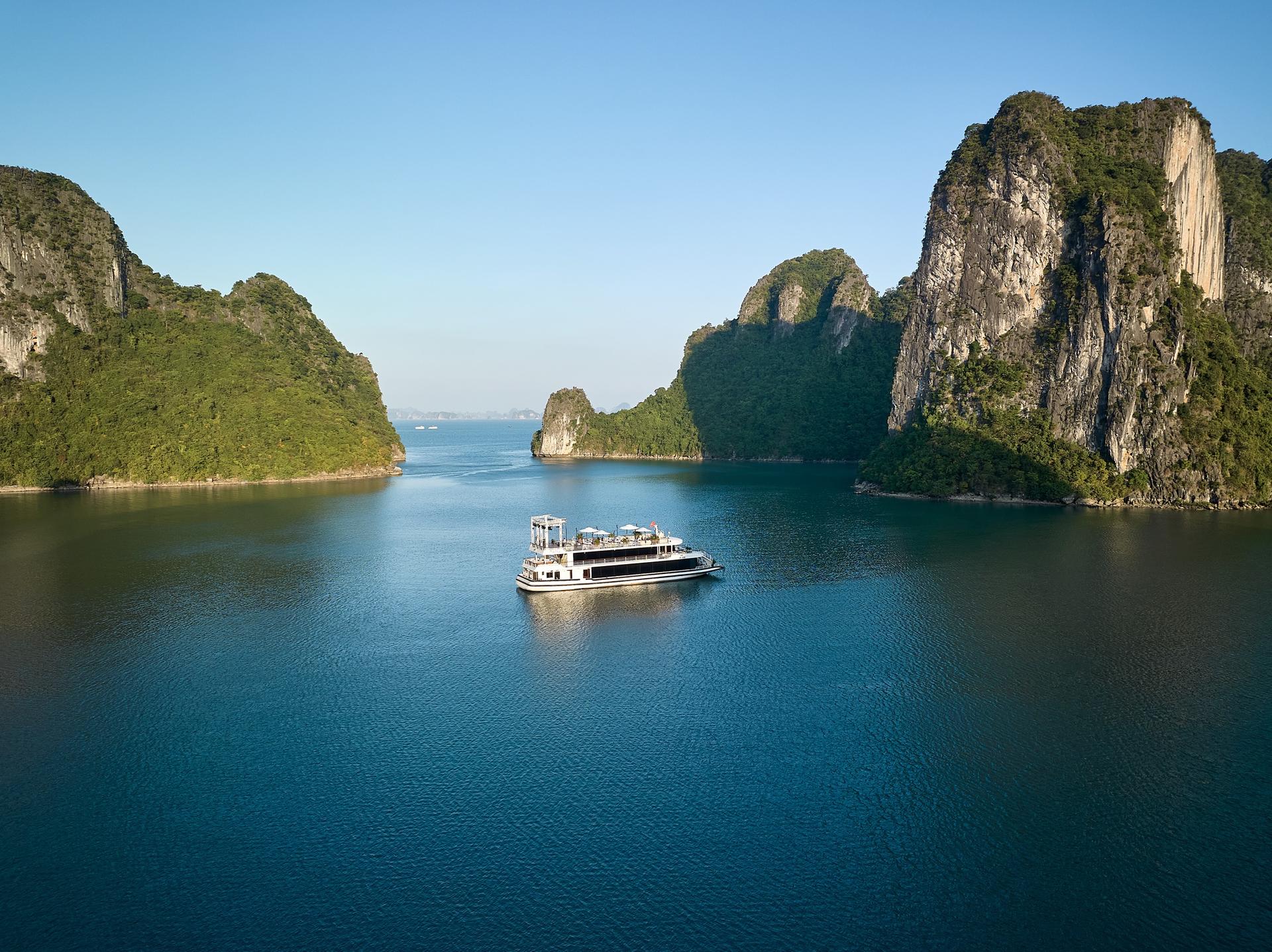 Iris Day Cruise: Ha Long Bay, Sung Sot, Ti Top - Thumbnail 7