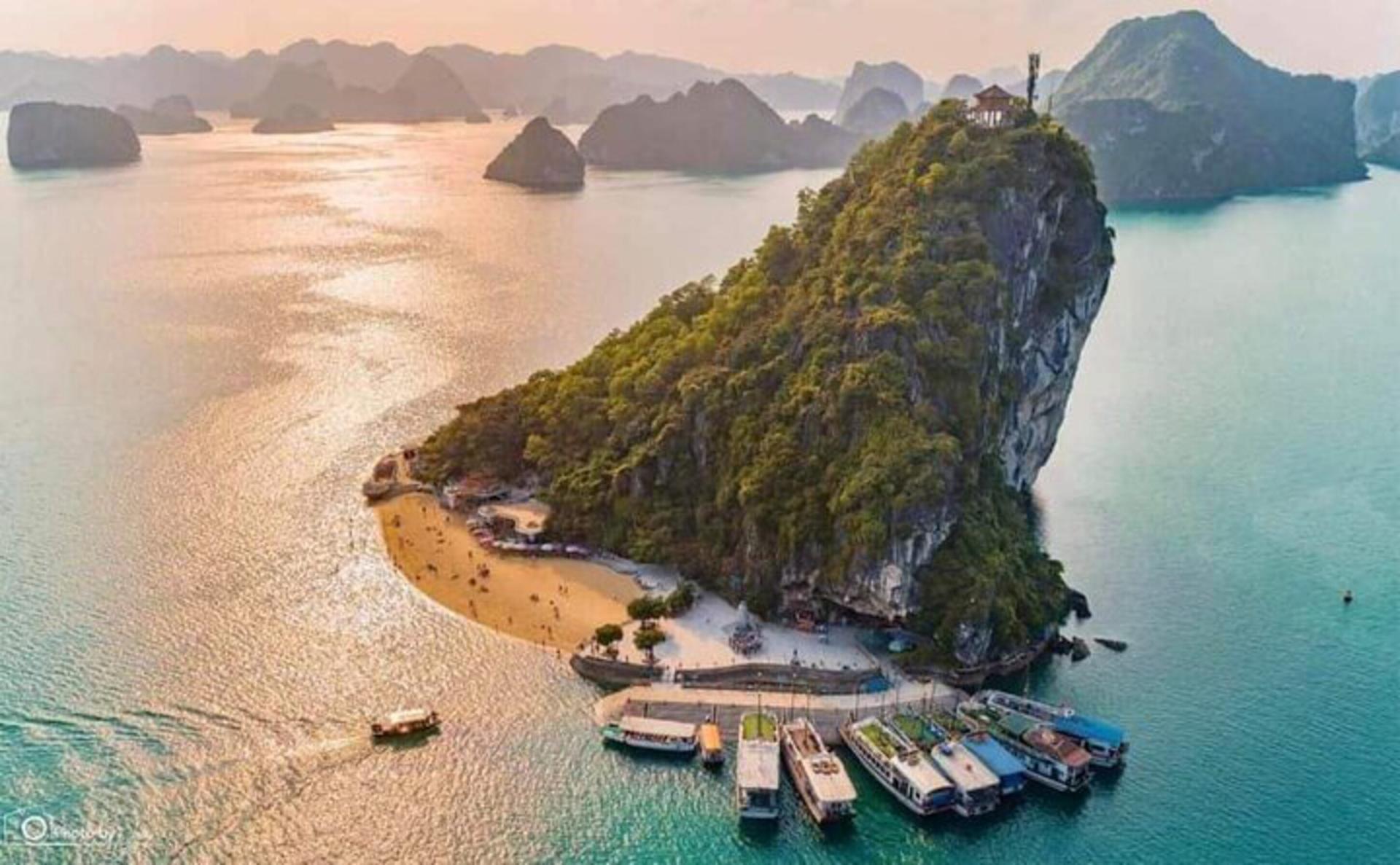 Diamond Era Luxury Day Cruise: Ha Long Bay, Sung Sot, Ti Top - Thumbnail 24