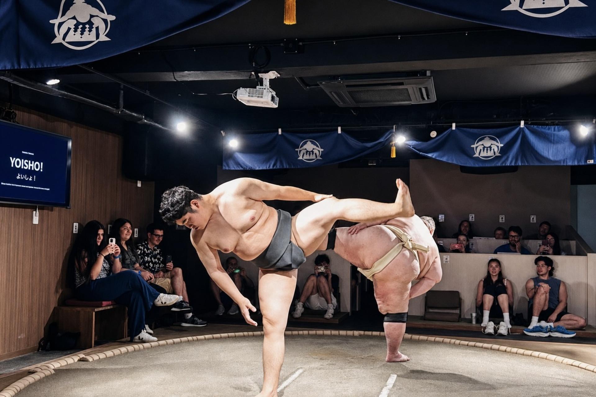 Tokyo Shinjuku Kabukicho Live Sumo Show with Challenge & Photo - Thumbnail 3