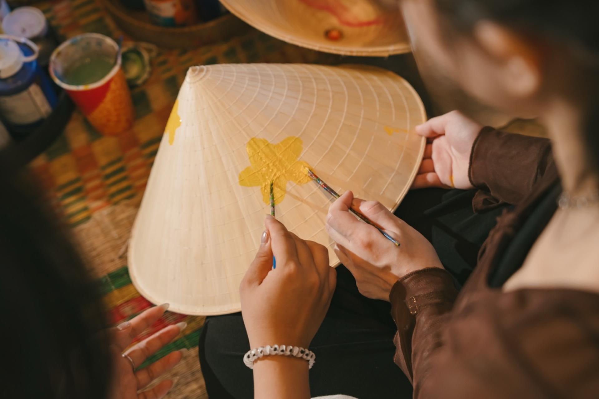 Conical Hat Painting Workshop at Nha Trang Xua with Transfer Option - Thumbnail 10