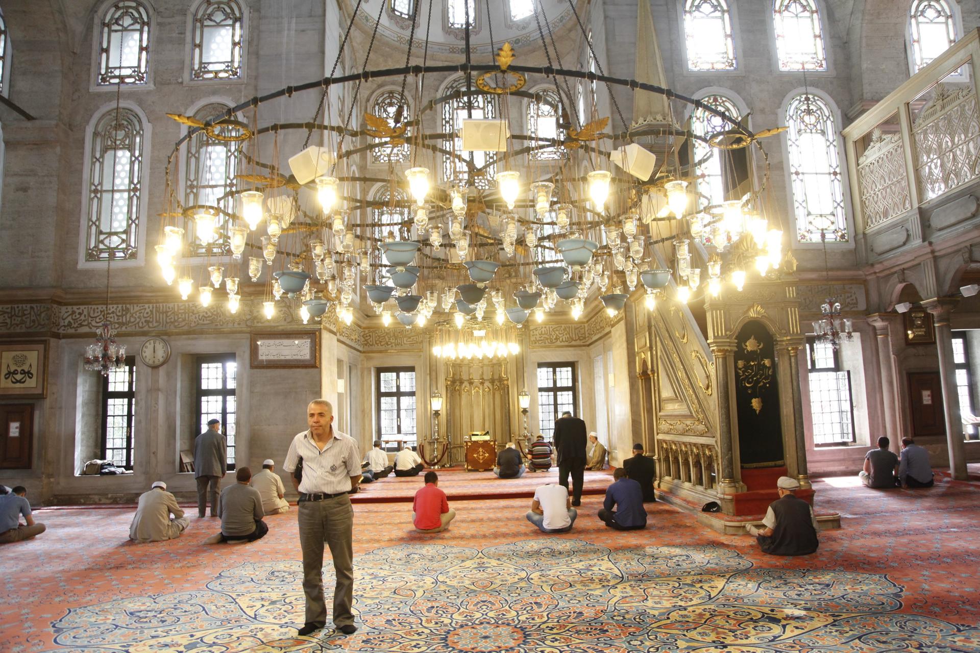Hagia Sophia, Bosphorus Cruise, Blue Mosque, Balat, Pierre Loti Hill - Thumbnail 9