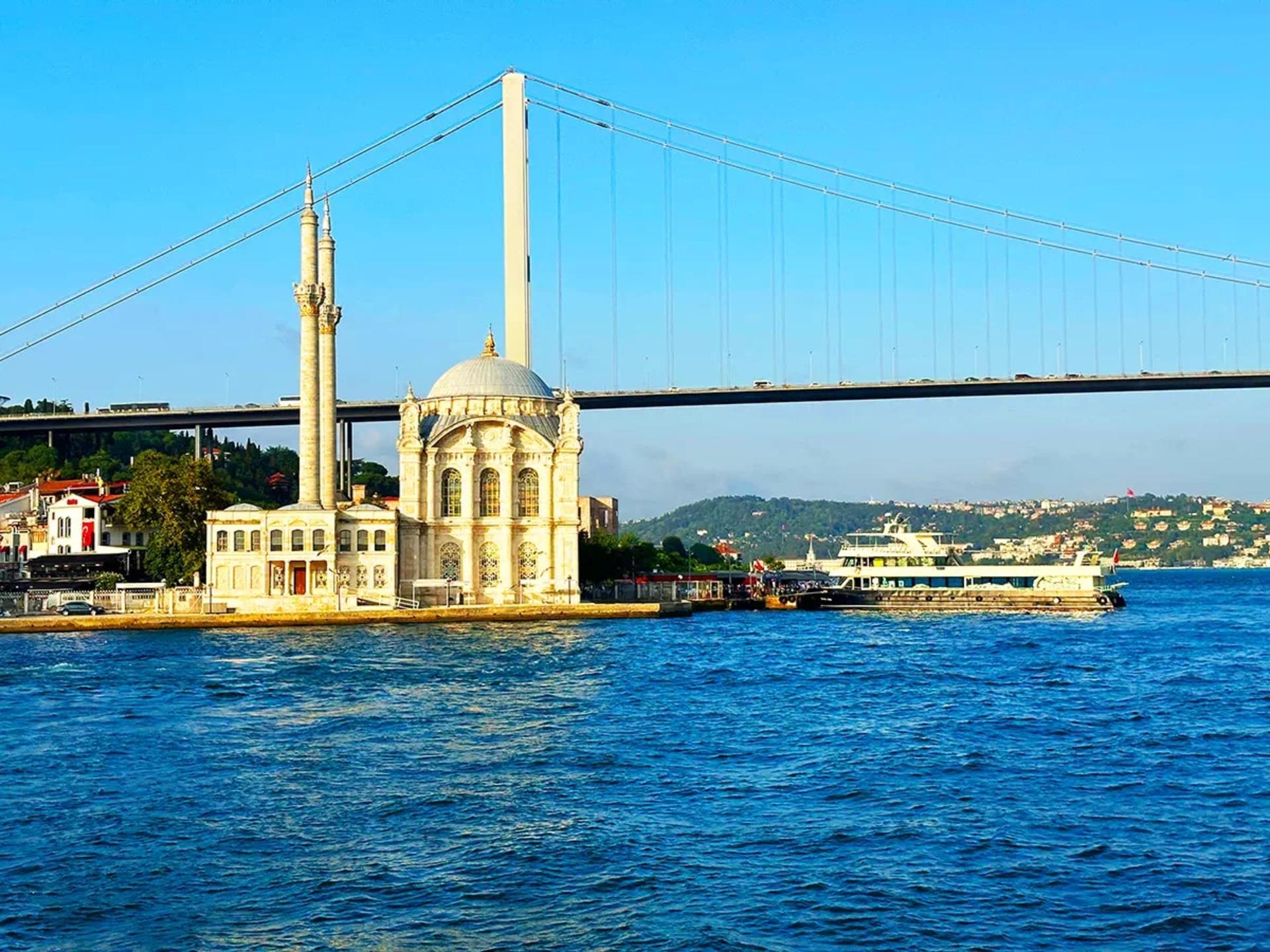 Bosphorus and Golden Horn Sunset Tour in Istanbul - Thumbnail 3
