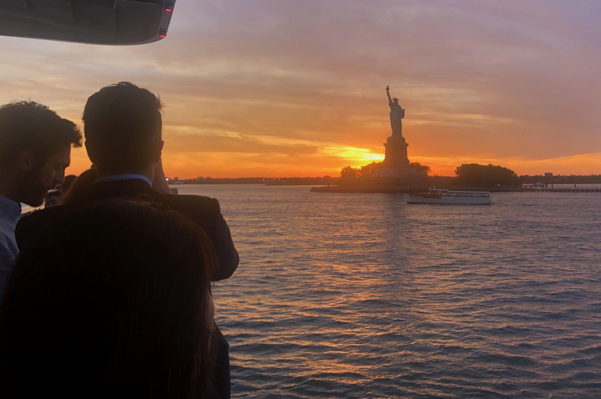 Manhattan Skyline and Statue of Liberty Night Cruise in New York - Thumbnail 15