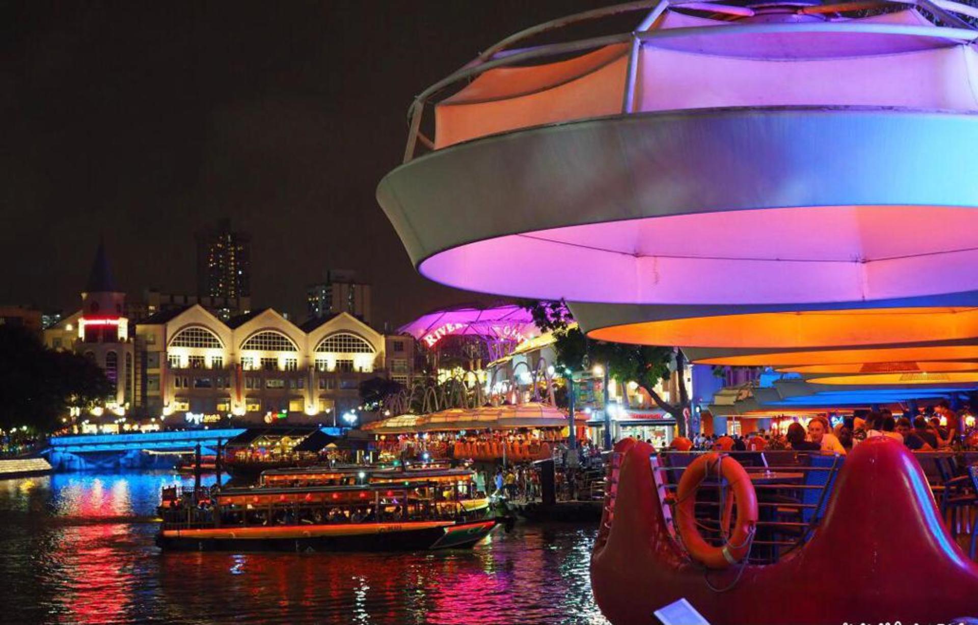 Singapore River Cruise with Seafood Restaurant Dinner and Chinatown Murals Tour - Thumbnail 4