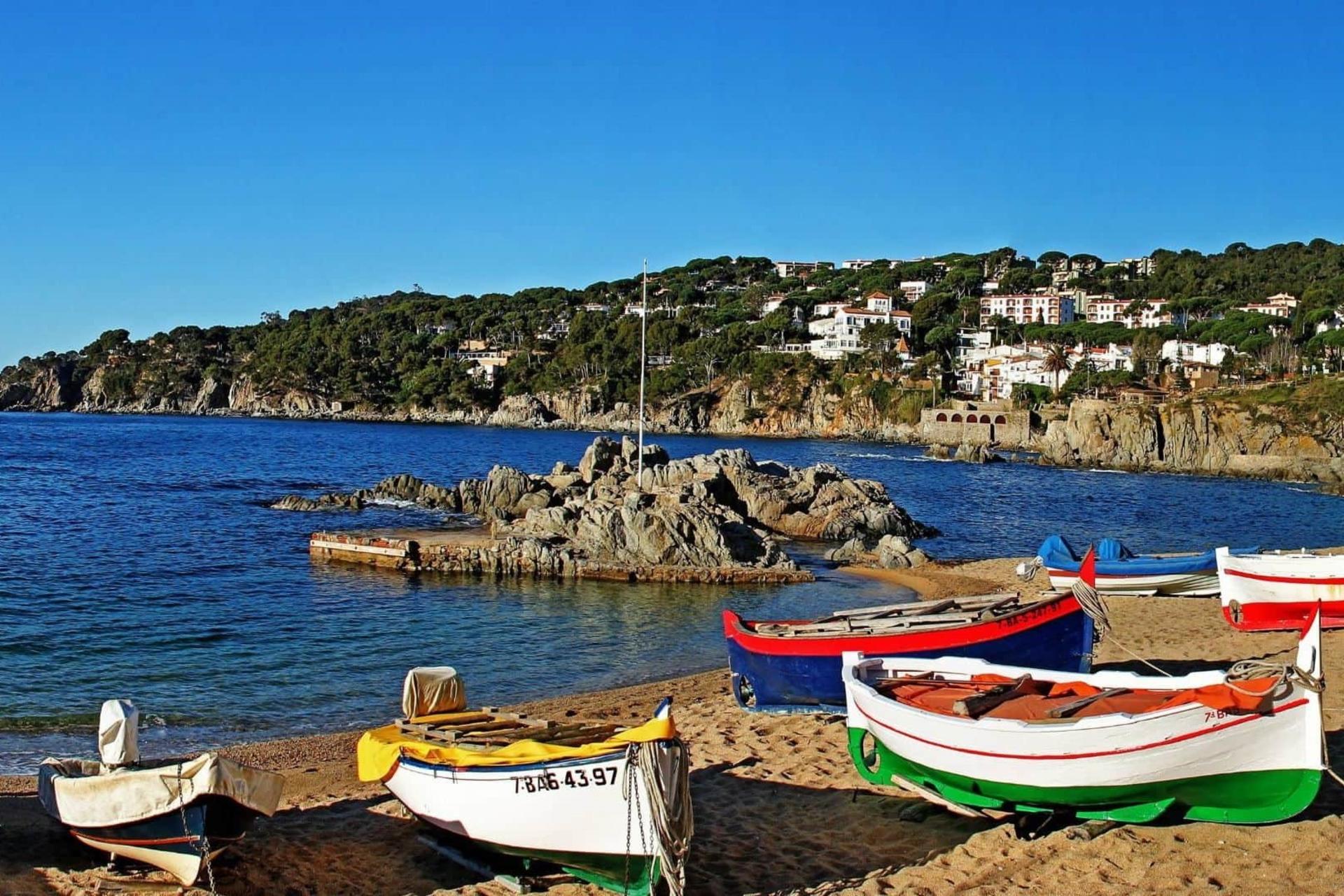 Costa Brava and Medieval Girona Day Tour from Barcelona - Thumbnail 12