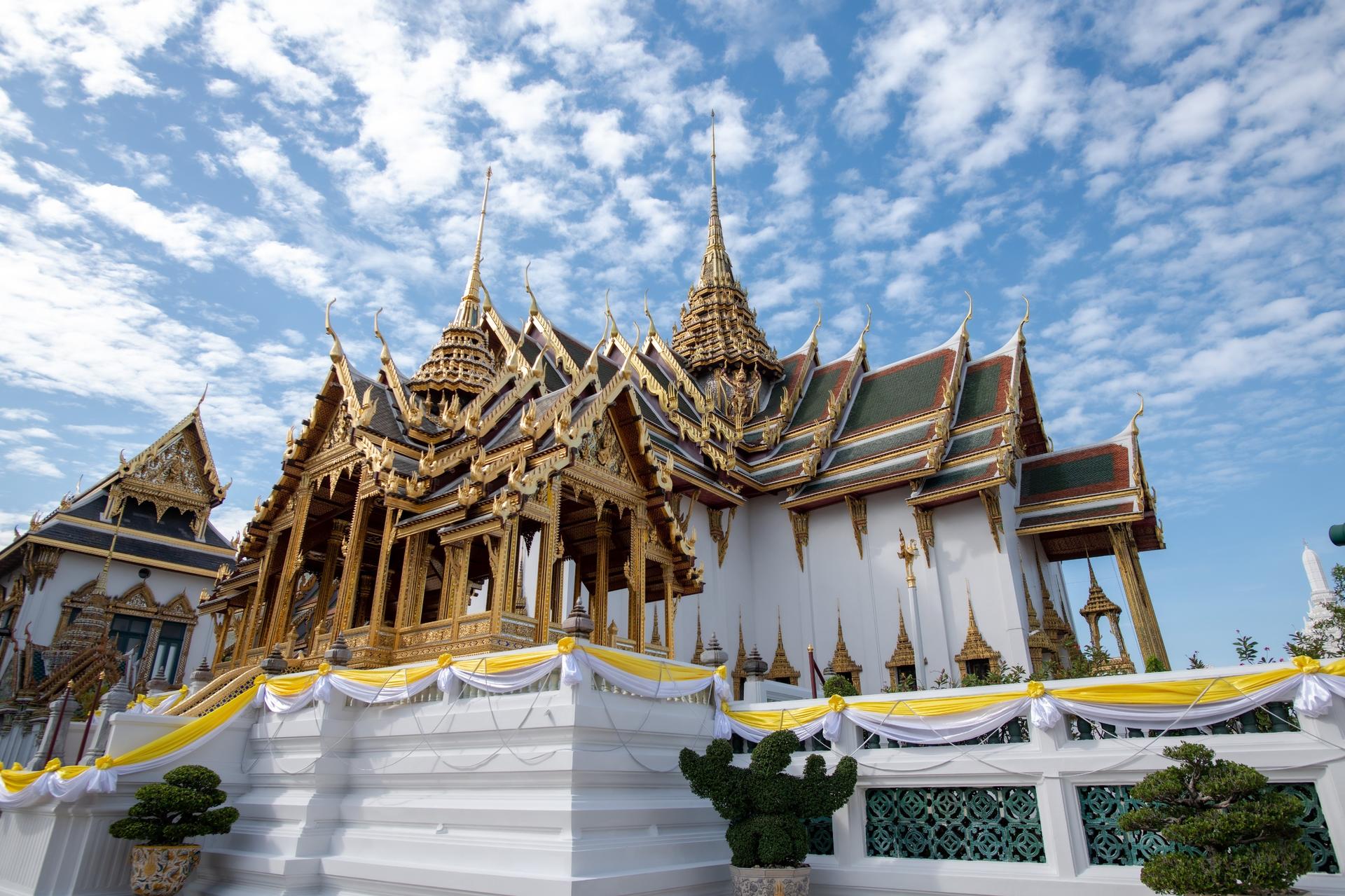 Bangkok Grand Palace & Wat Phra Kaew Guided Walking Tour - Thumbnail 4