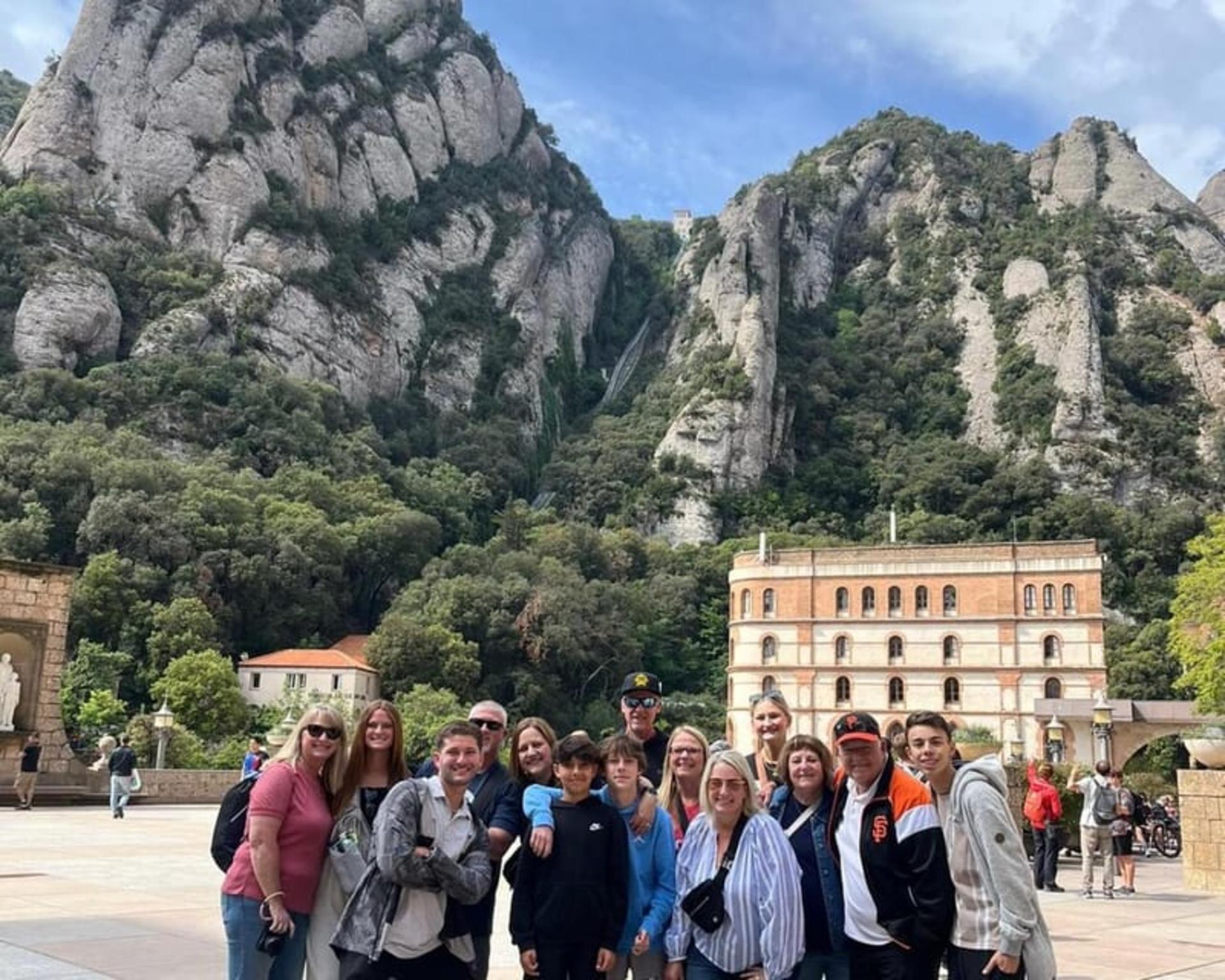 Sagrada Familia & Montserrat full-day tour with pickup - Thumbnail 2