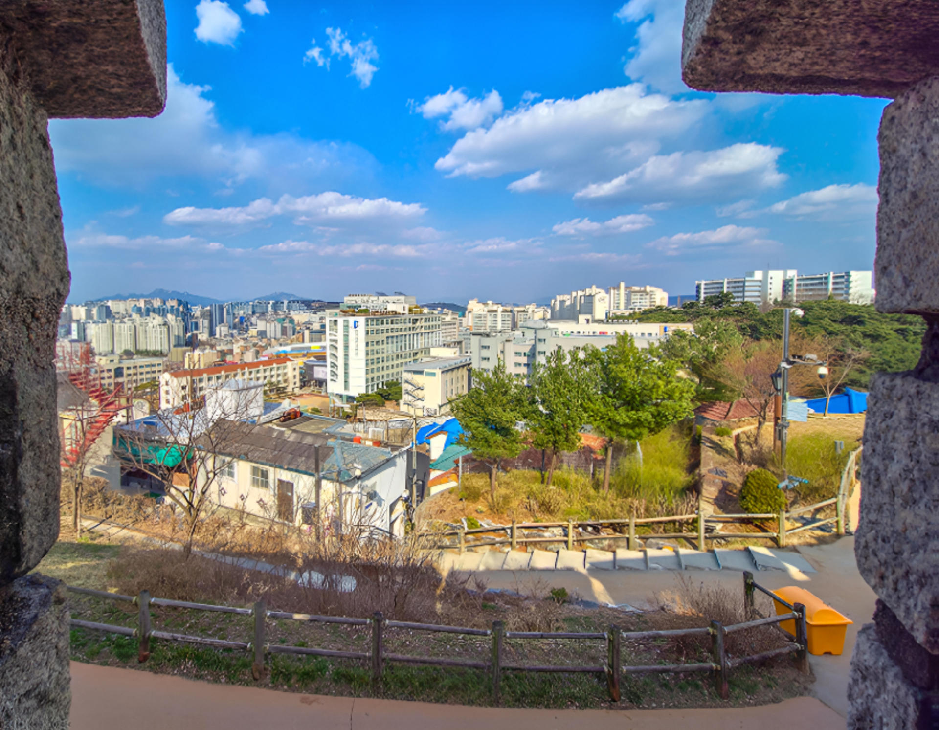 Seoul Walking Tour : Naksan Night views & City Wall Mural Village - Thumbnail 8