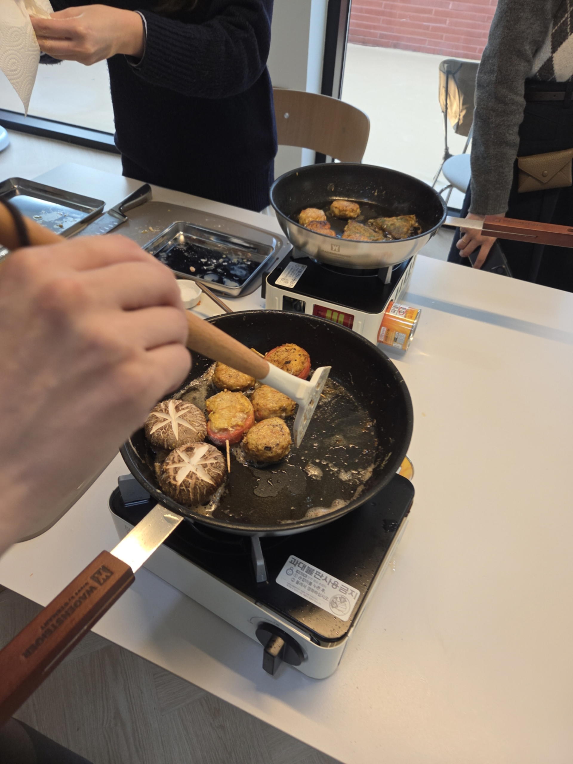 Cooking Class in Mangwon Market with a Trained Michelin-Starred Chef - Thumbnail 8