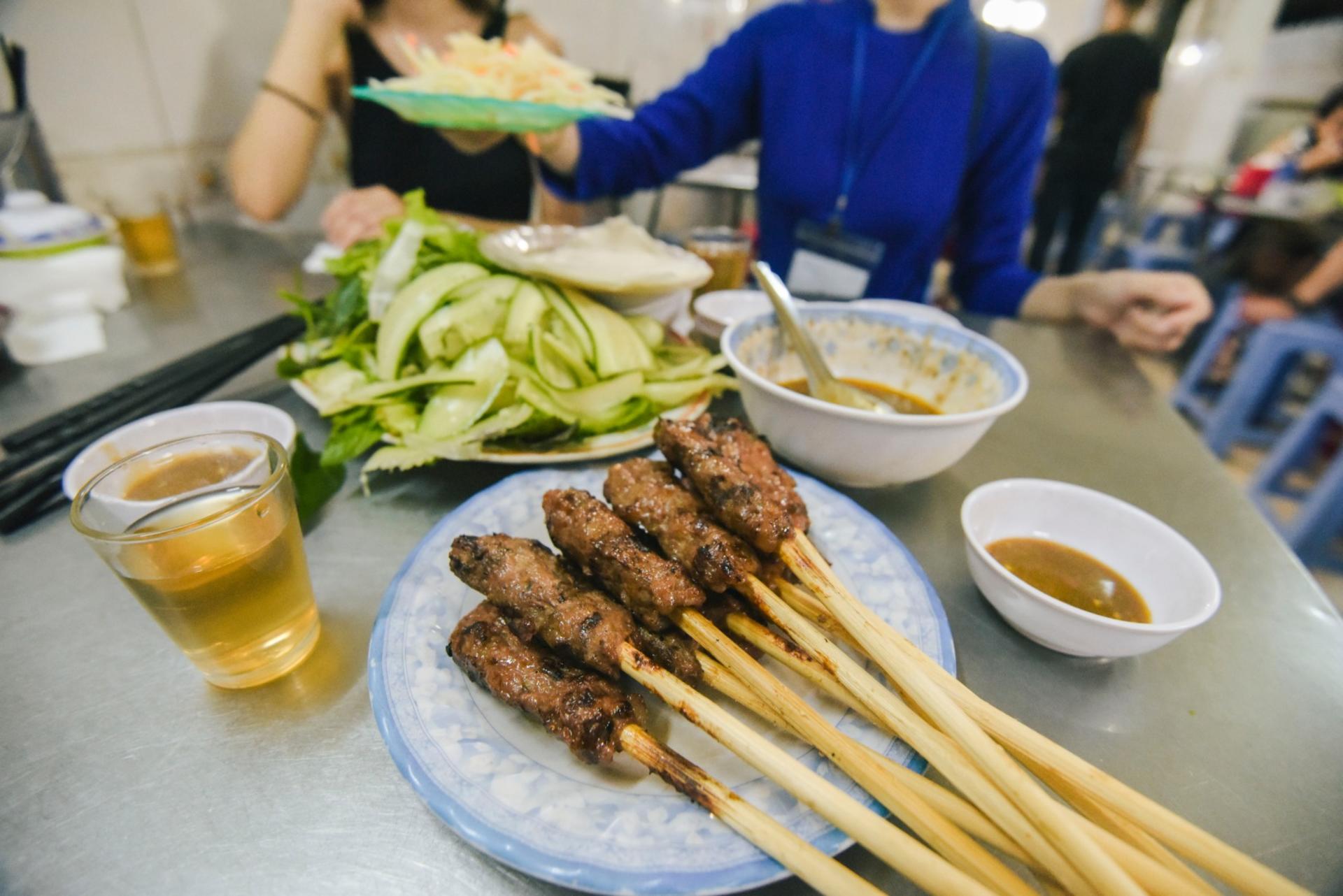 Food and Sightseeing Night Tour with Aodai Rider in Da Nang - Thumbnail 3