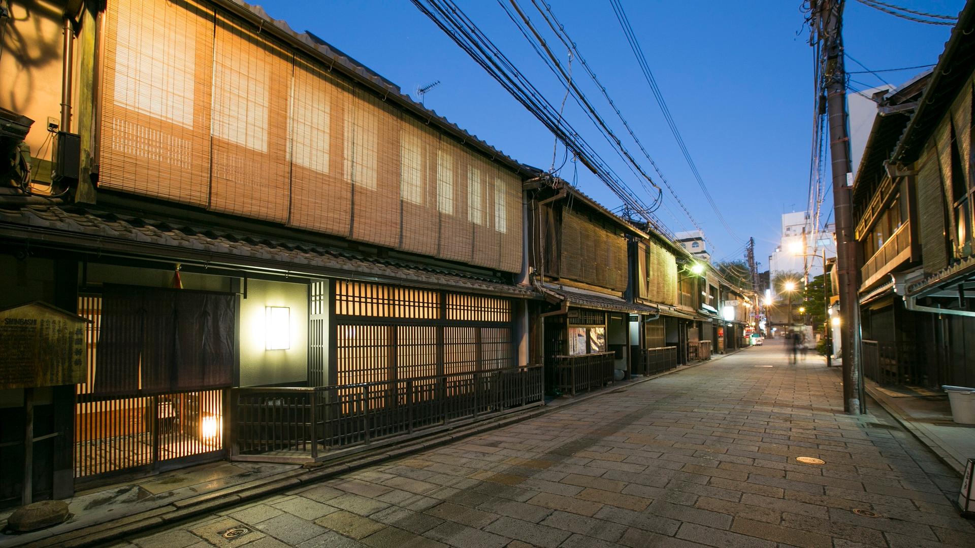 Kyoto Gion Night Tour: Experience Japan's Traditional Culture - Image 1