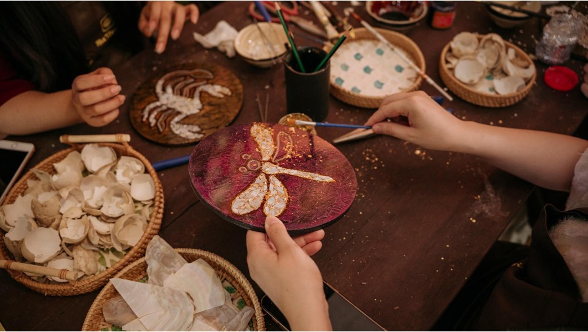 Lacquer Painting Workshop with Eggshell & Seashell Inlay - Thumbnail 8