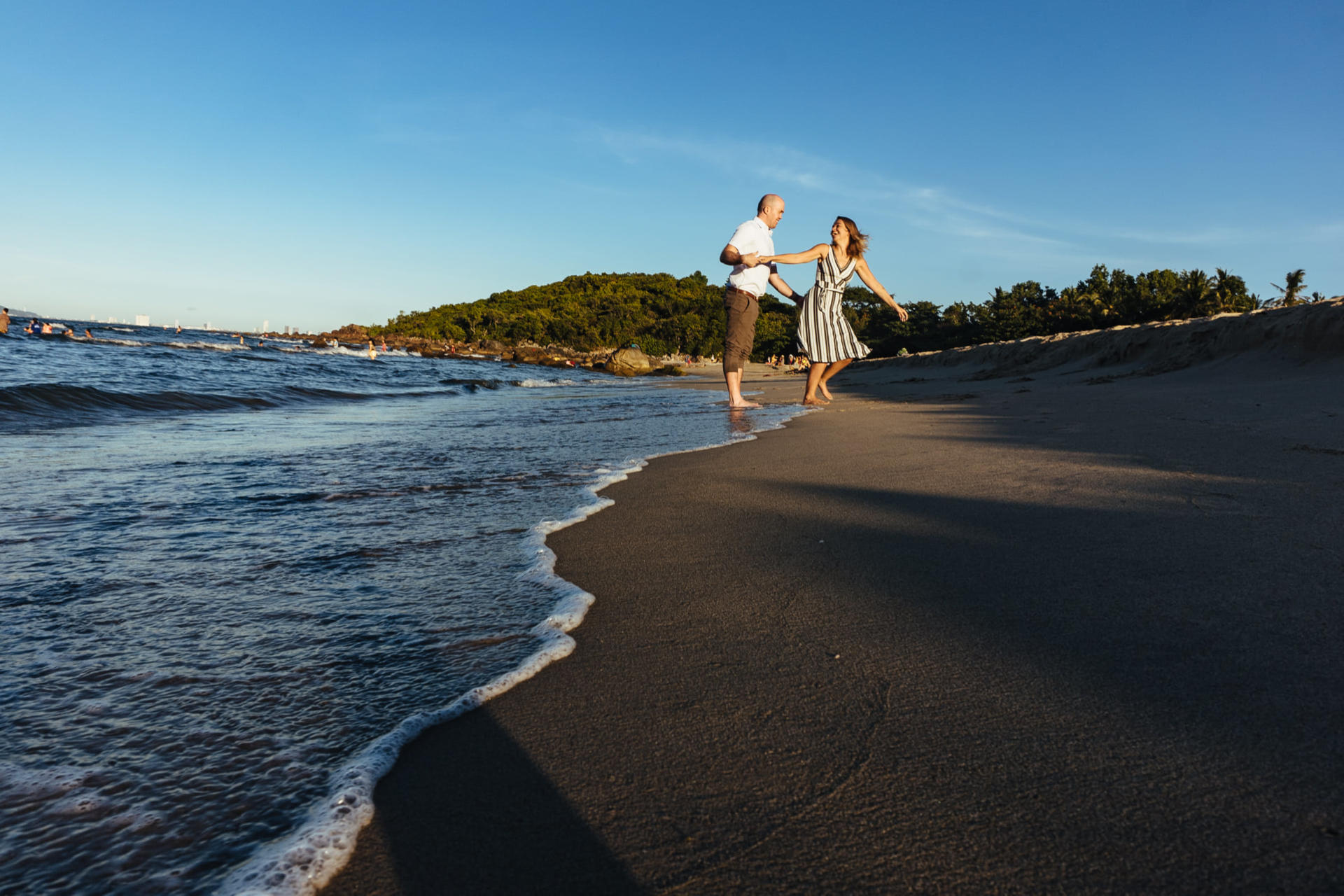 Da Nang: Beach Photoshoot with Professional Photographer - Thumbnail 9
