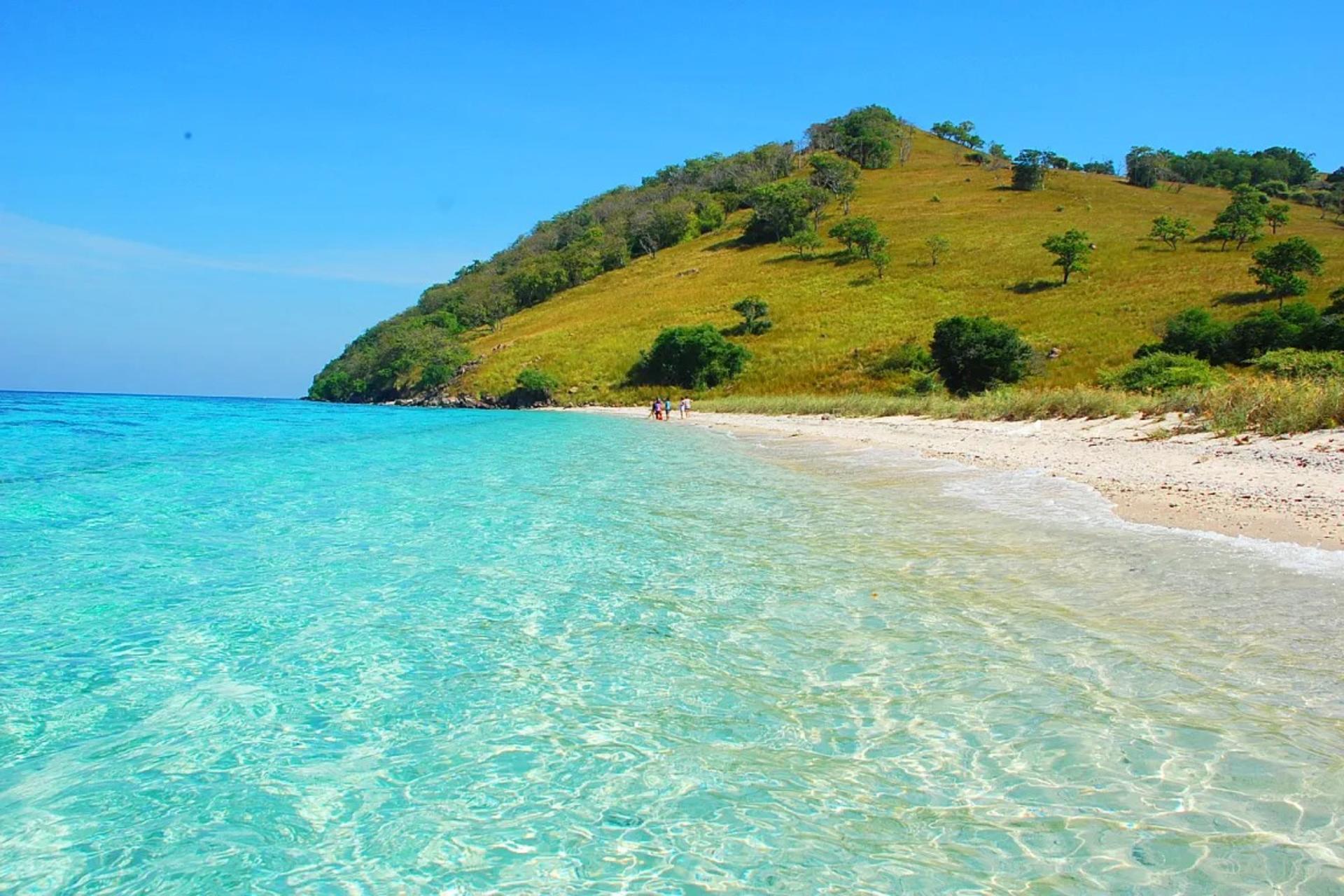 Snorkeling Day Trip to Sabolo, Seraya, Hatamin, And Rangko Cave - Thumbnail 3