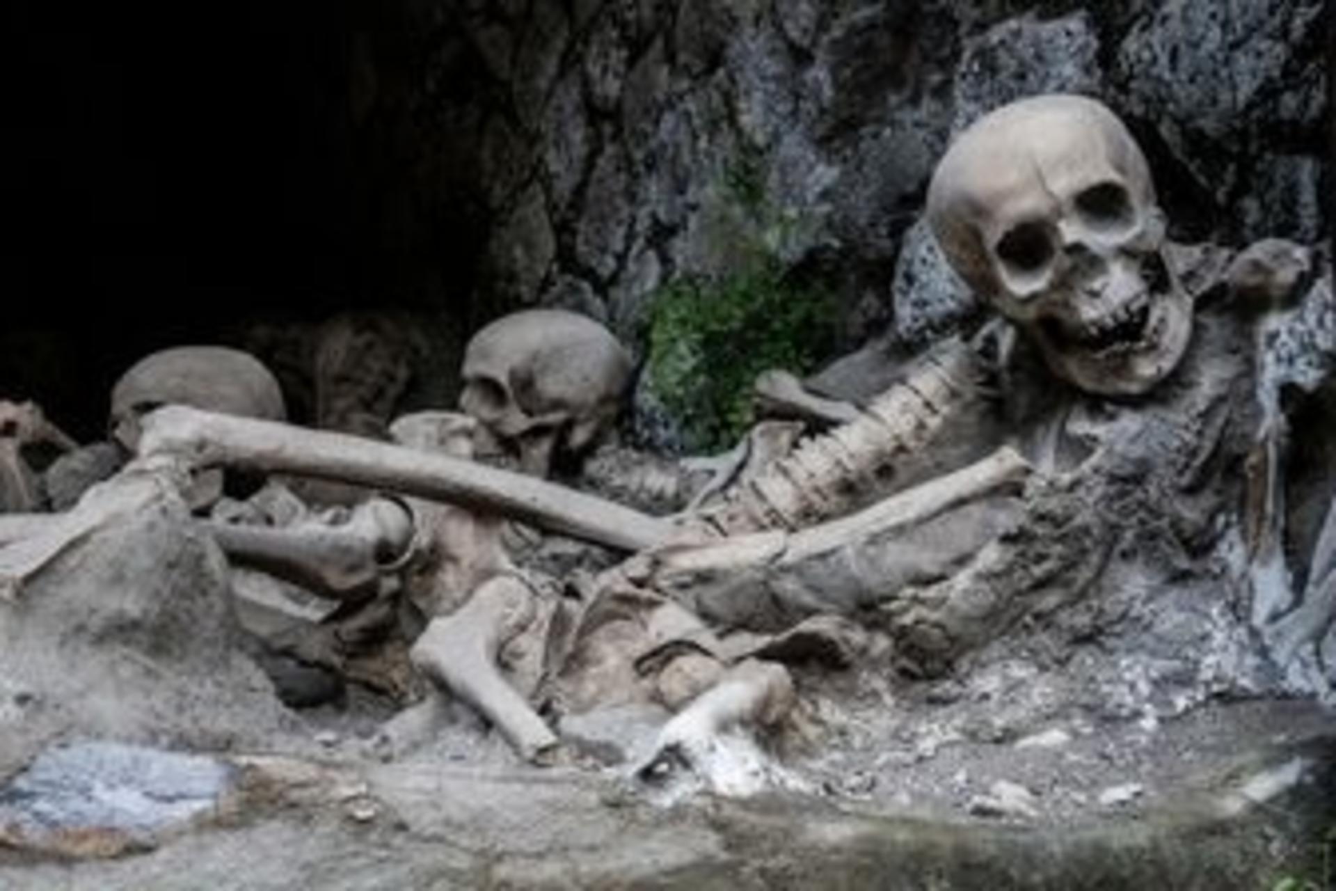 Herculaneum Small-Group Walking Tour in Naples - Thumbnail 3