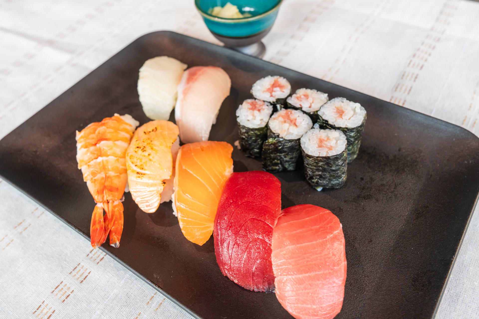 Tokyo: Sushi Making Experience with Ingredients Directly from Tokyo Dome City Market - Thumbnail 7