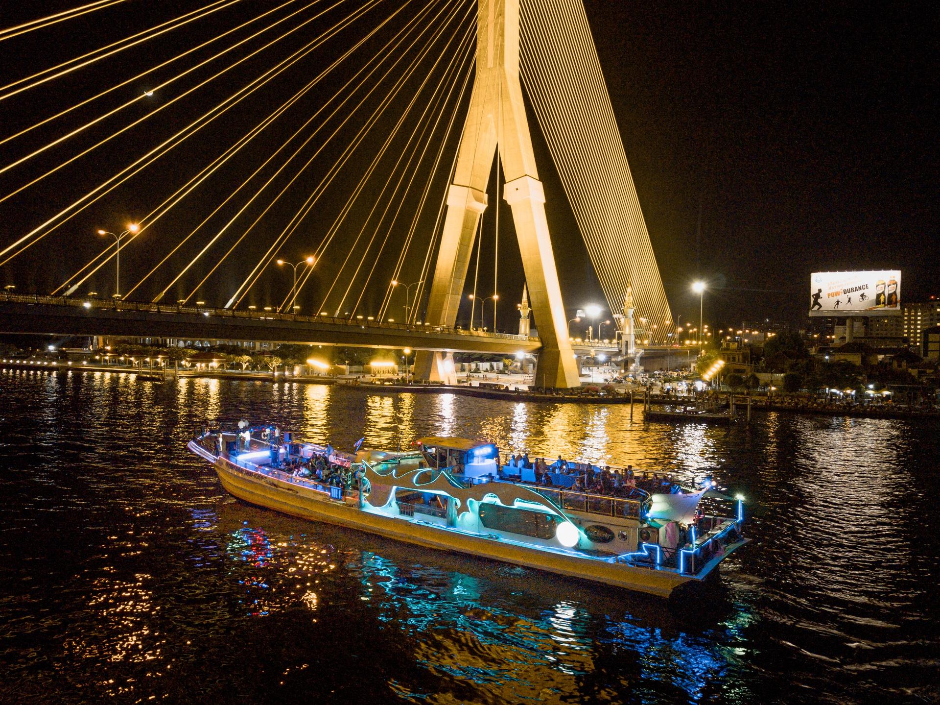 Yodsiam Sightseeing Boat in Bangkok - Thumbnail 5