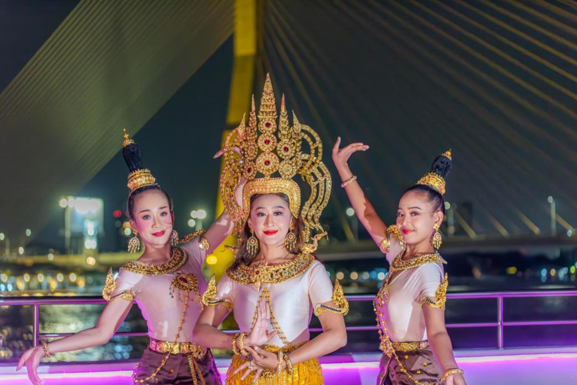 The Newest Luxury 5 Star Bangkok Chaophraya Dinner Cruise - Thumbnail 18