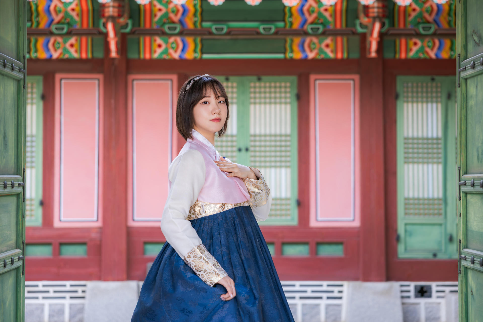 Gyeongbokgung Hanbok & Hairstyling Experience - Thumbnail 43