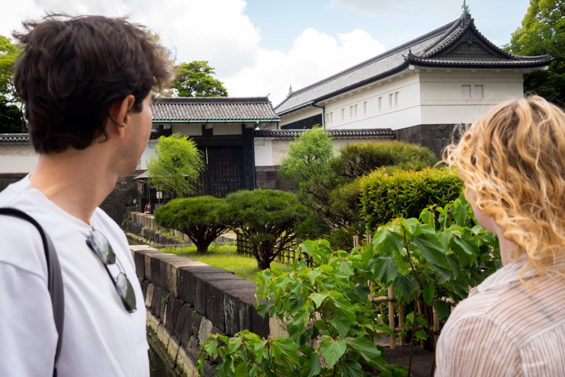 Tokyo: Imperial Palace & Shogun Castle Walking Tour - Thumbnail 3