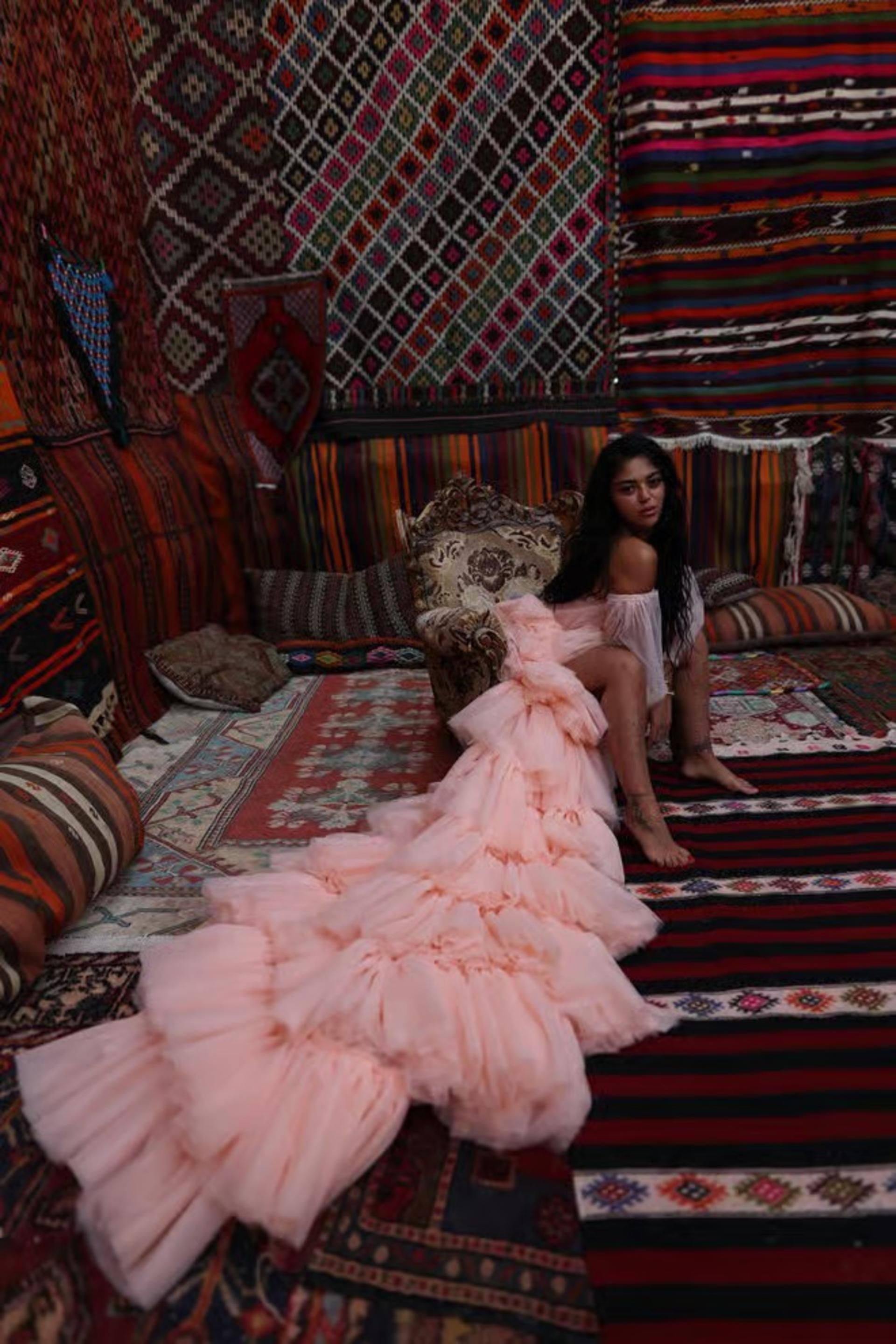Flying Dress Photo Shoot at Carpet House in Cappadocia - Thumbnail 3