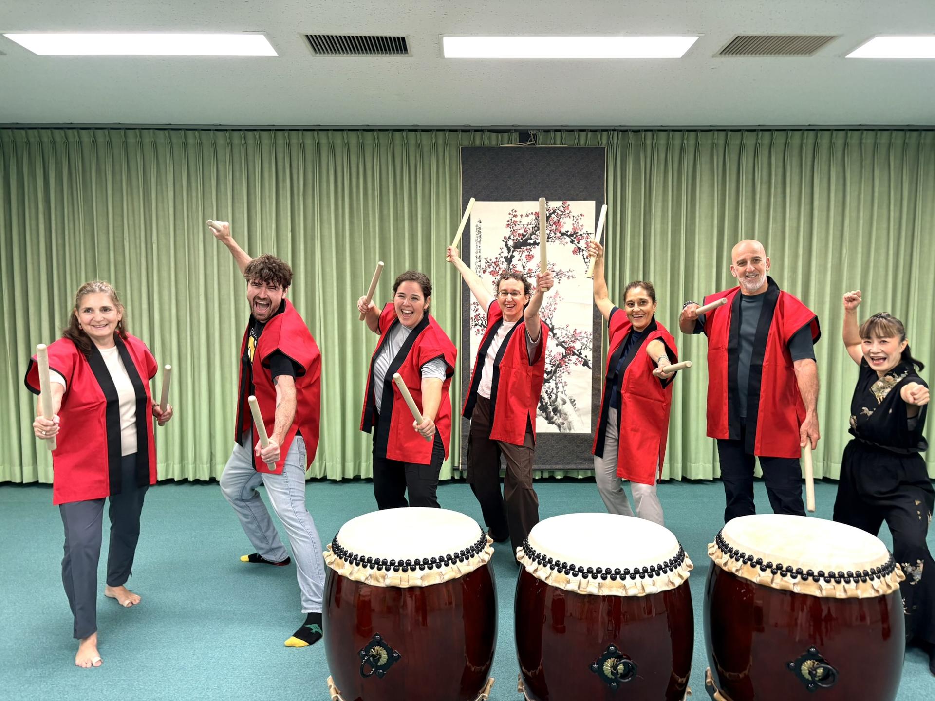 Tokyo: Taiko drumming experience at a temple in Shinjuku (Professional instruction) - Thumbnail 5