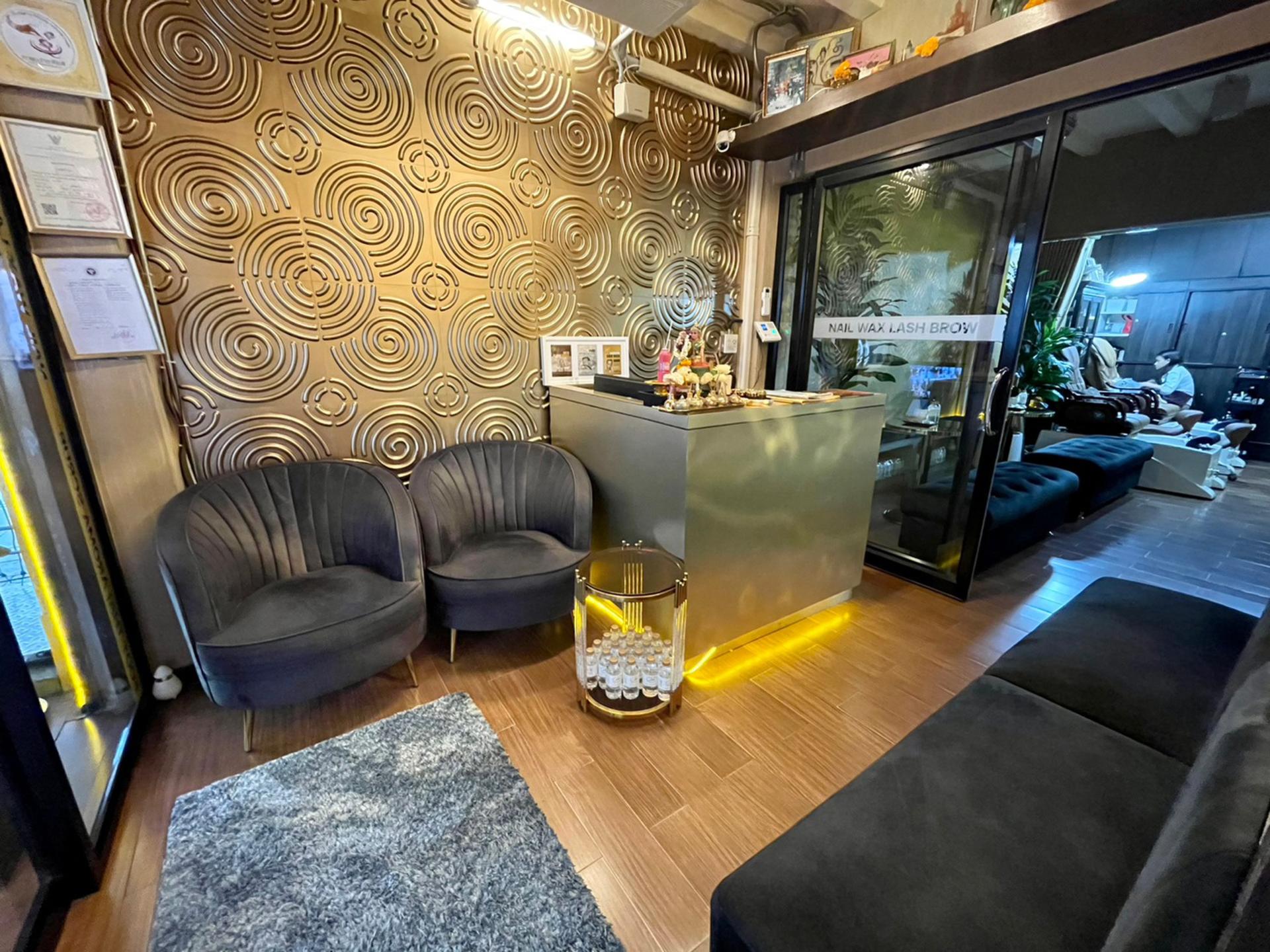 Lek Massage and Spa at BTS Siam Station Experience in Bangkok - Thumbnail 2