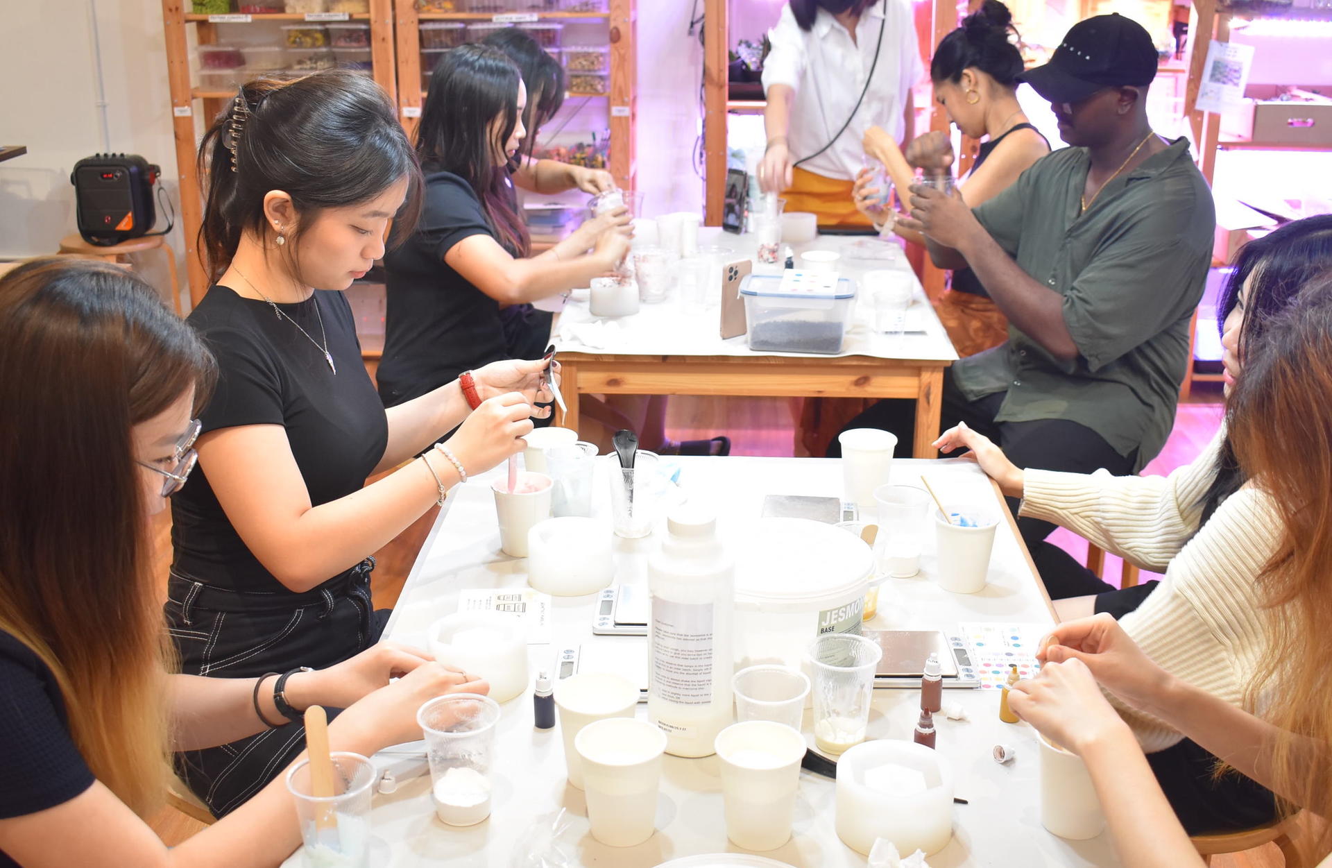 Jesmonite Homewares Workshop - Thumbnail 2
