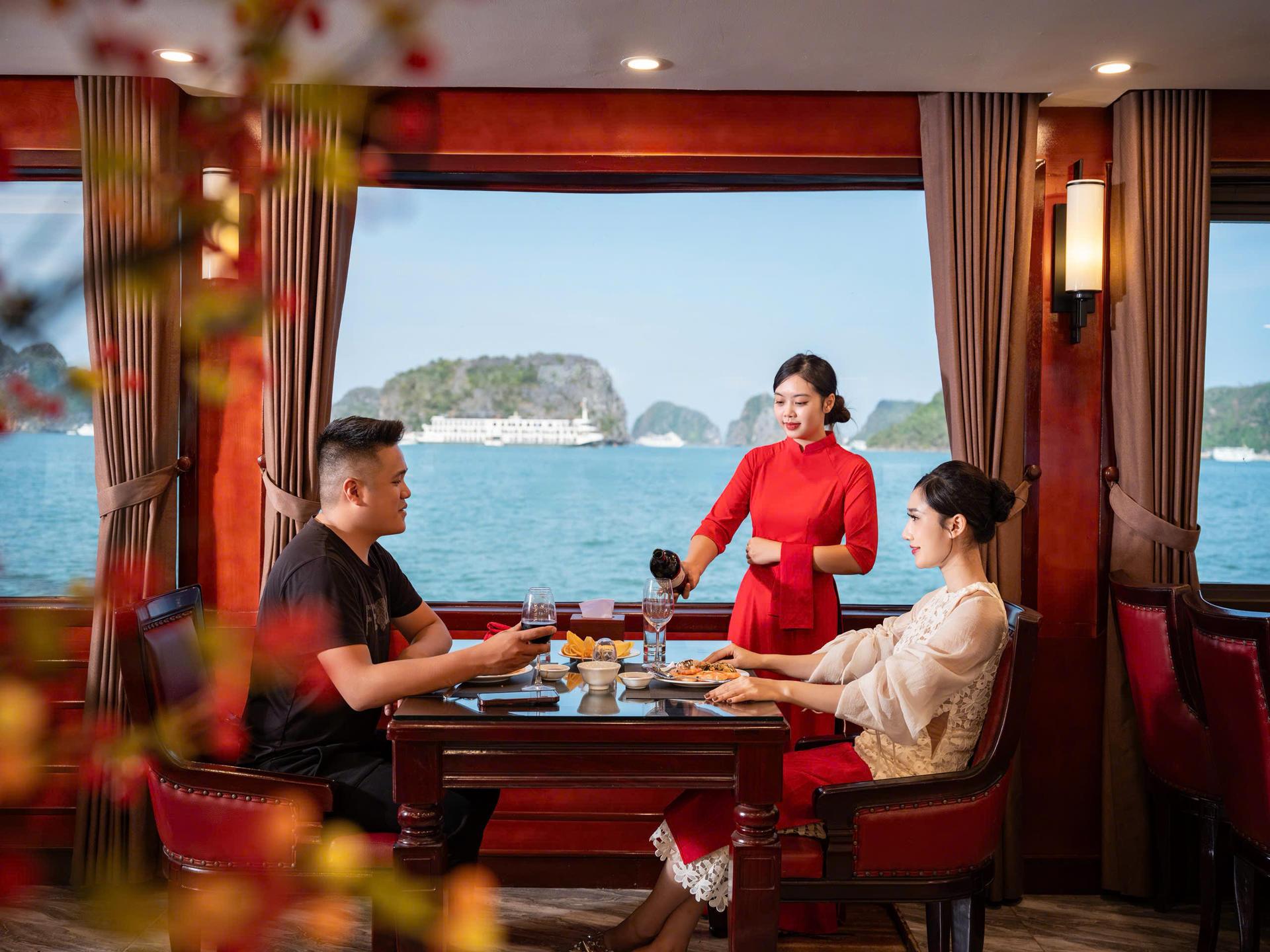 Diamond Luxury Day Cruise: Ha Long Bay,Sung Sot & Ti Top Island - Thumbnail 7