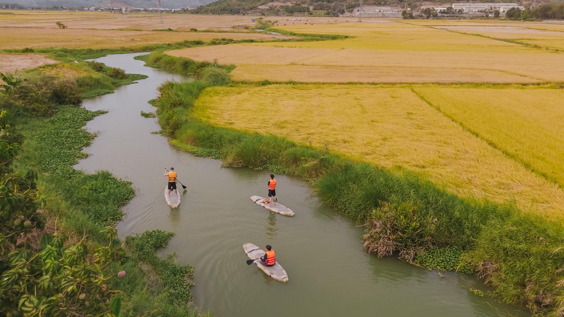 Sunset Stand Up Paddle Boarding Water Adventure Tour in Nha Trang