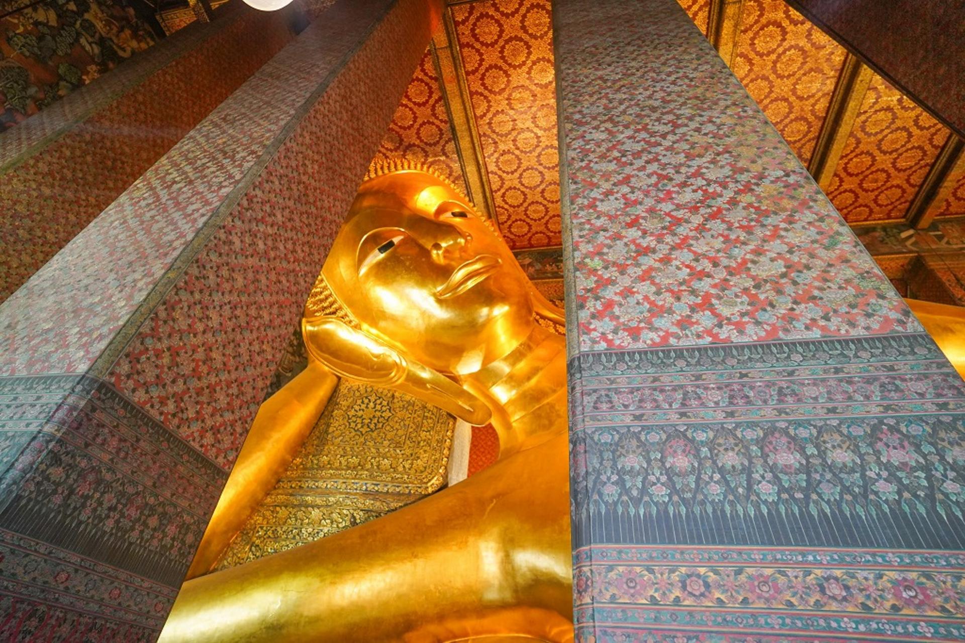 Wat Pho, Wat Arun & Flower Market Guided Walking Tour in Bangkok - Thumbnail 2
