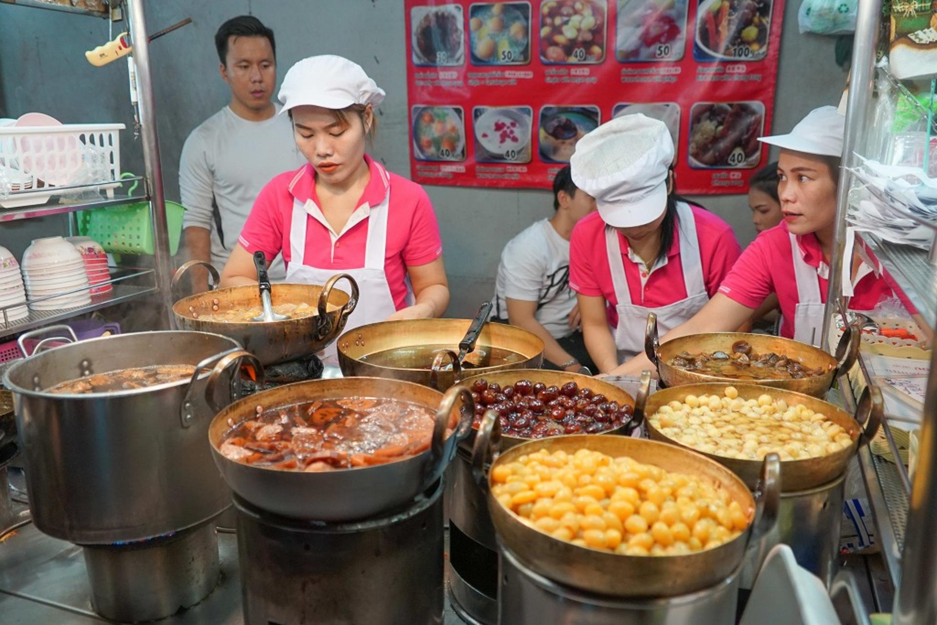 Bangkok Night Michelin Foodie Tour in China Town with 15+ Tastings - Thumbnail 33