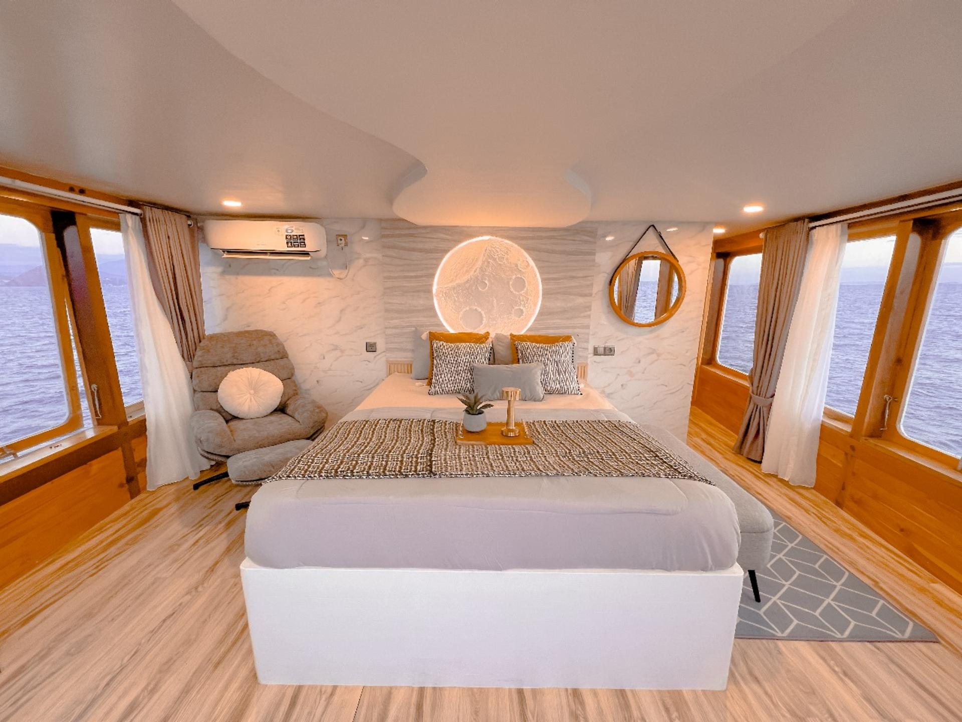 [Luxury Phinisi] 3D2N Sailing Liveaboard from Labuan Bajo - Thumbnail 7
