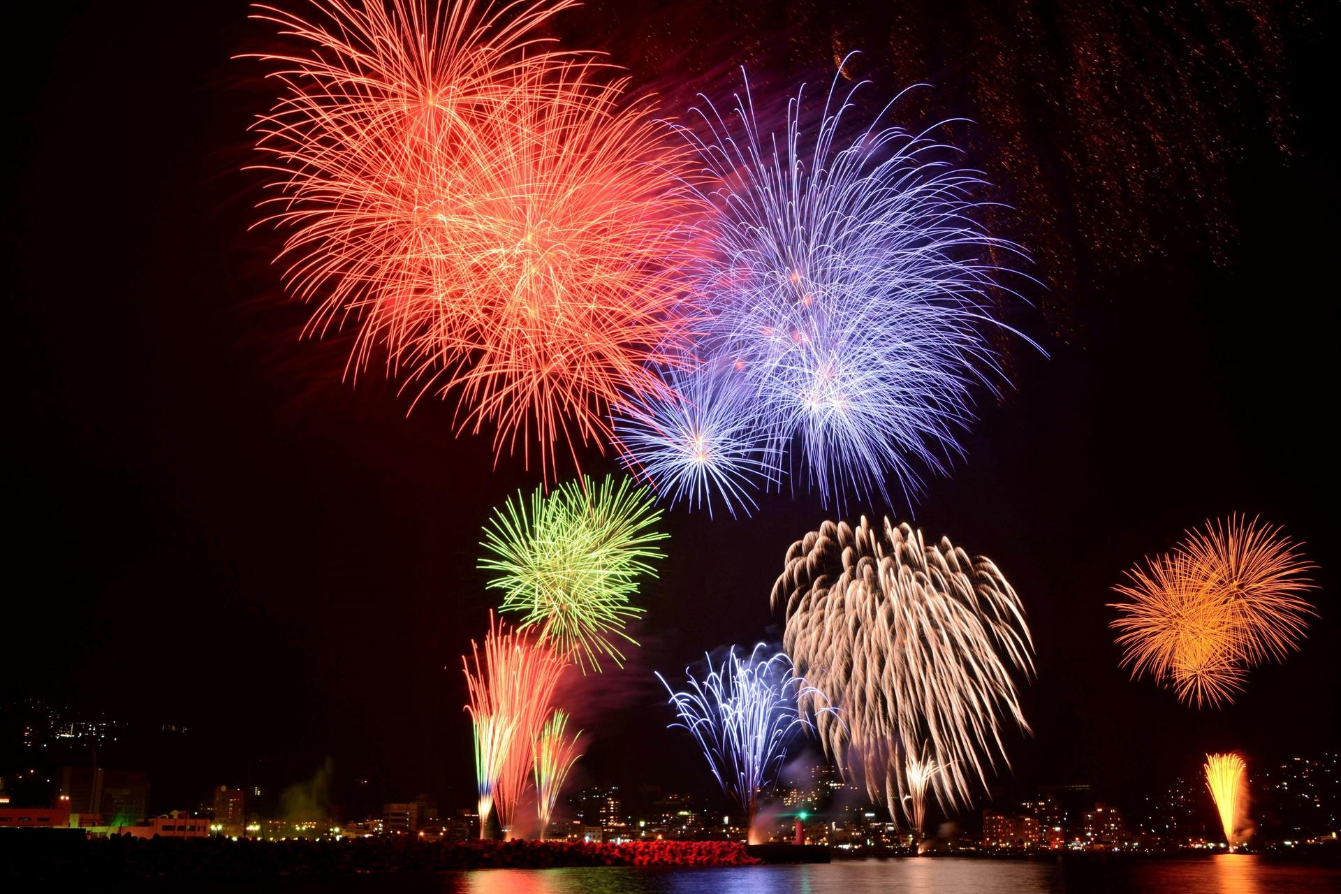 Waikiki Friday Night Fireworks Cruise - Image 1