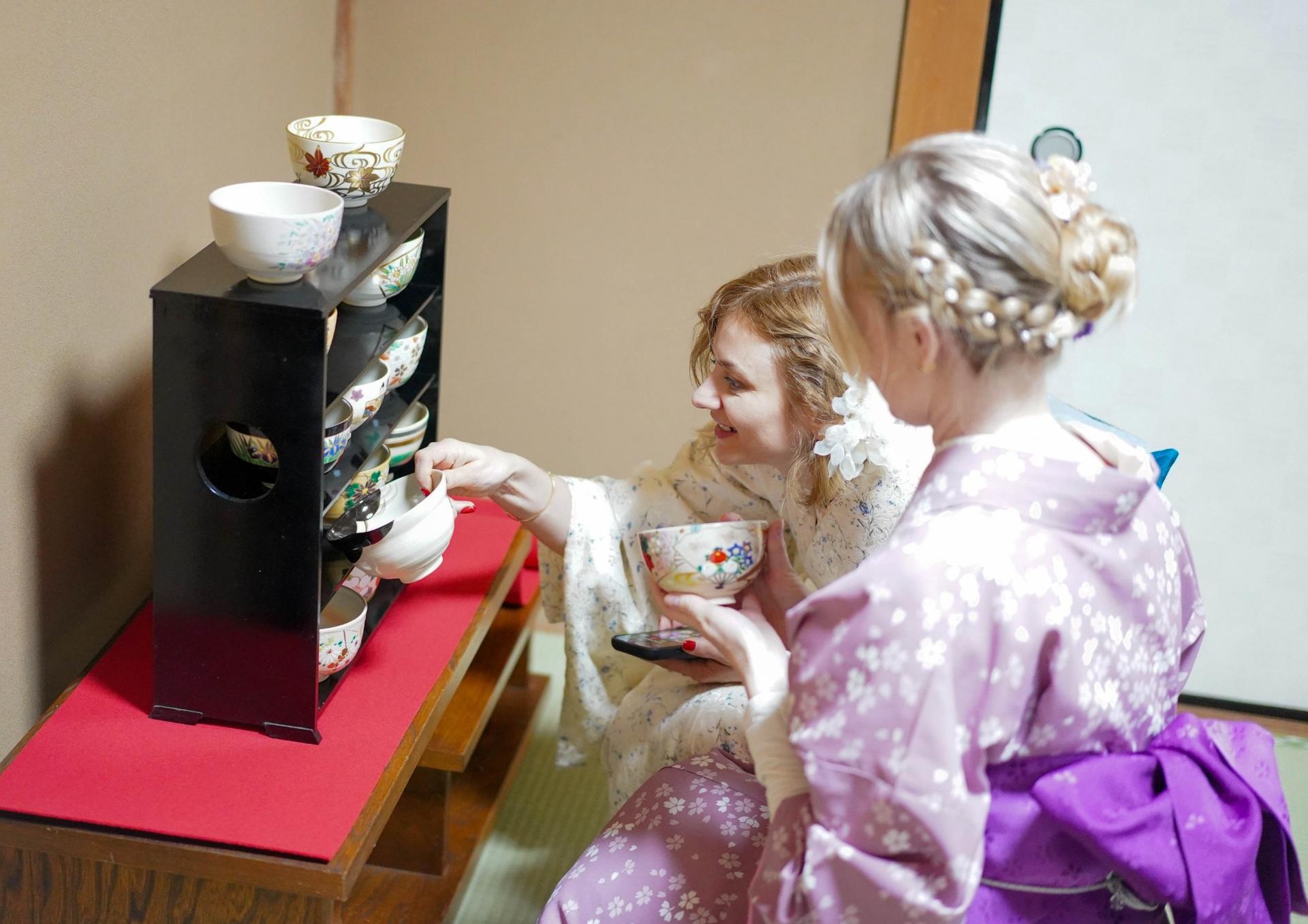 Kyoto Tea Ceremony & Matcha Making TIA KiyomizuYasakado-ri Shop - Thumbnail 15