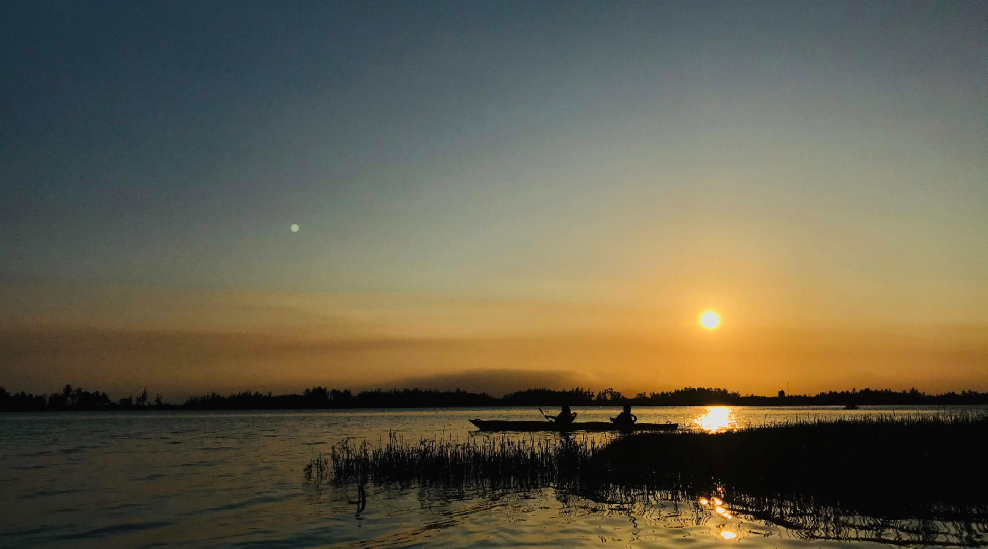 Sunset Kayaking Water Adventure Experience in Hoi An - Image 1