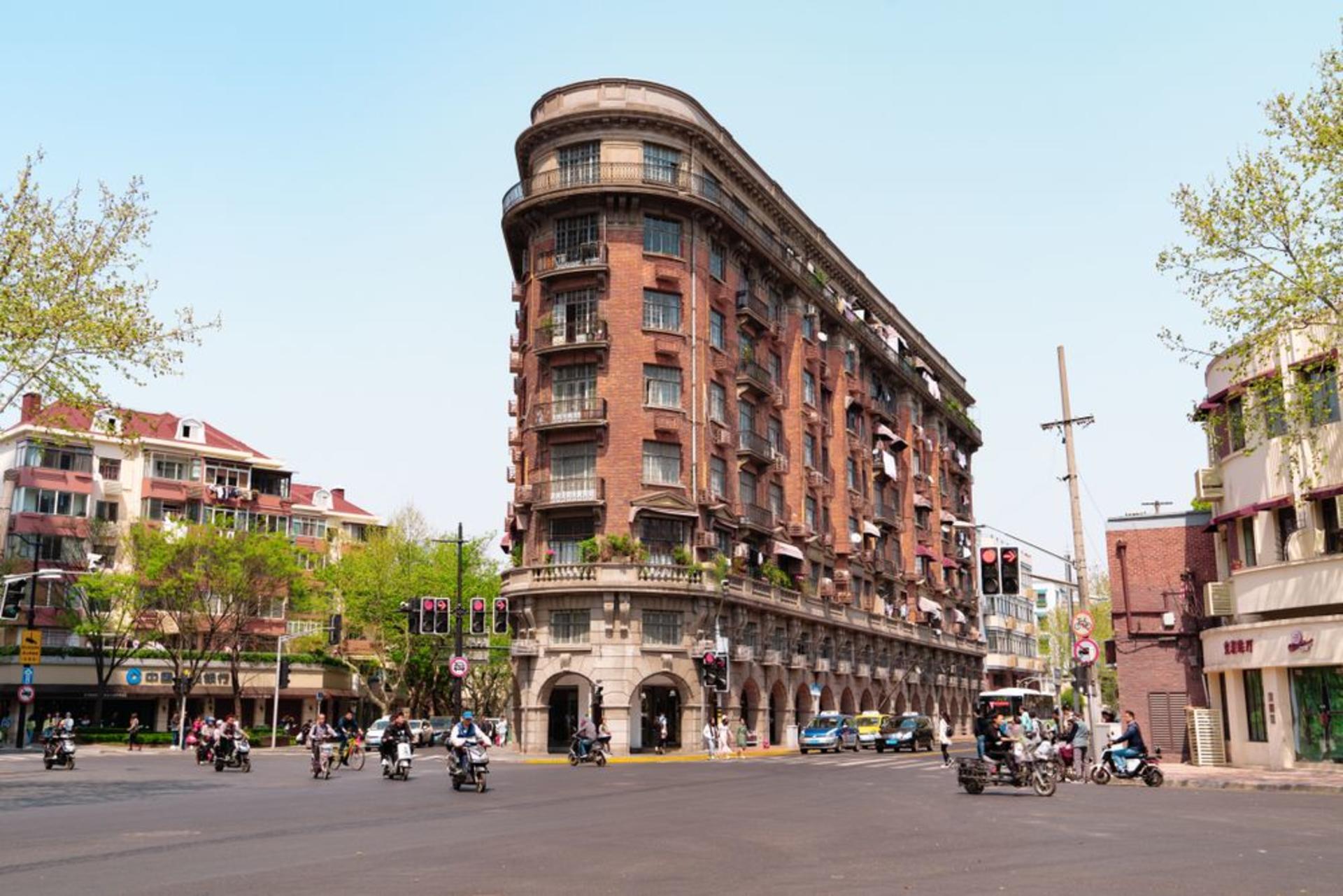 Private guided day tour of Shanghai (Lujiazui/Oriental Pearl Tower/Yu Garden/Jade Buddha Temple, etc.) - Thumbnail 6