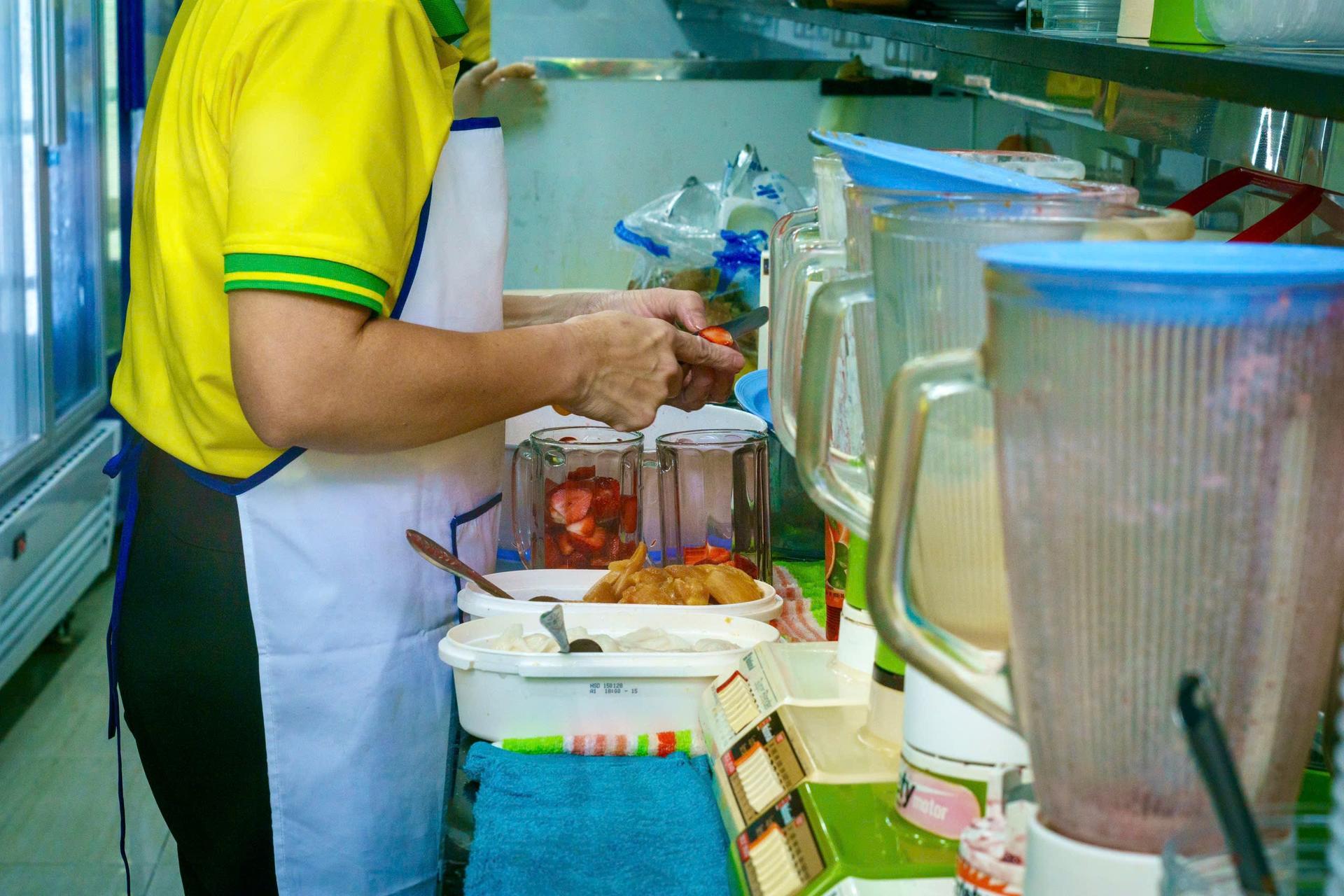 Ho Chi Minh City: Walking Street Food Tour with 12 Local Tastings - Thumbnail 46