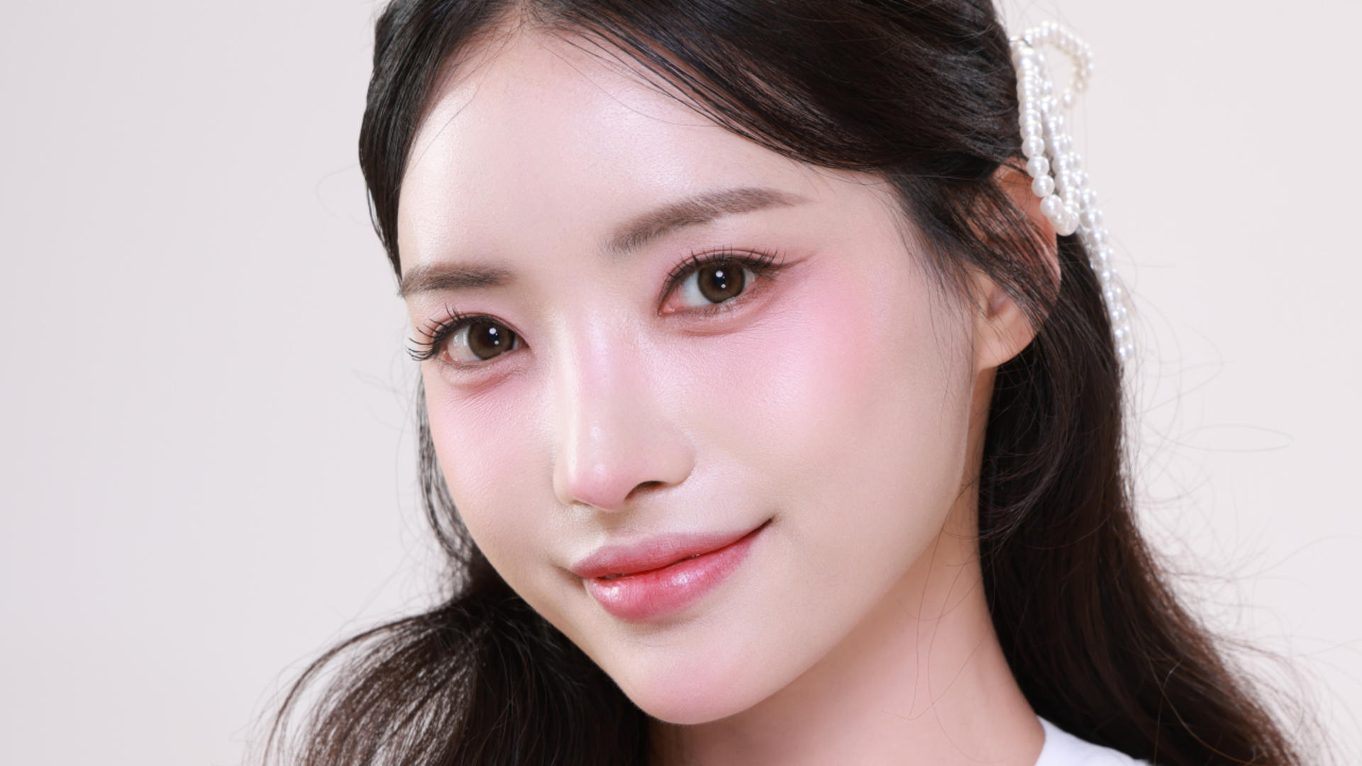 K-Beauty & K-Pop Hair & Makeup at LuLu Studio Gyeongbokgung - Thumbnail 2