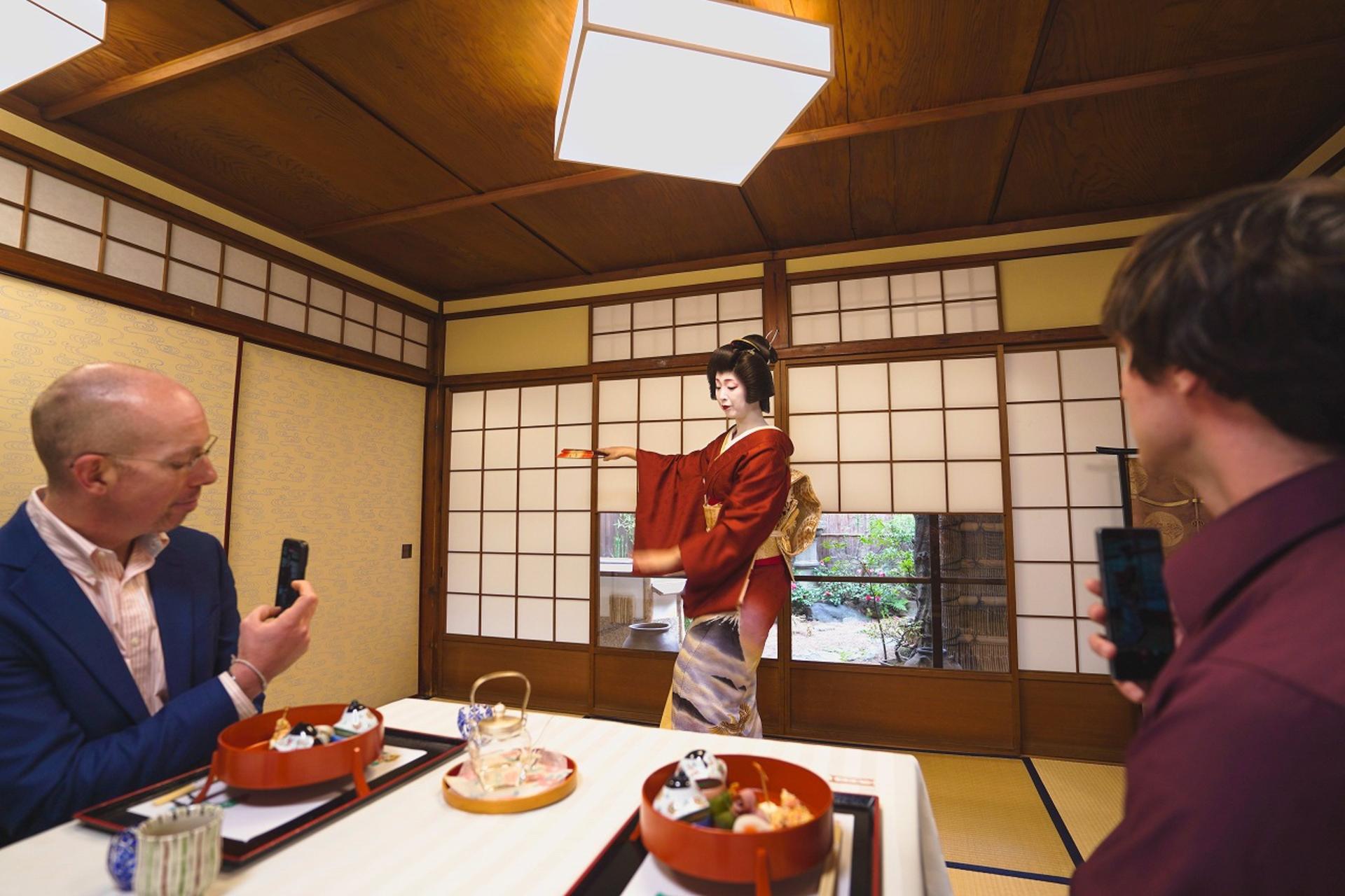 Kyoto Tour with Lunch and Geisha Performance - Thumbnail 14