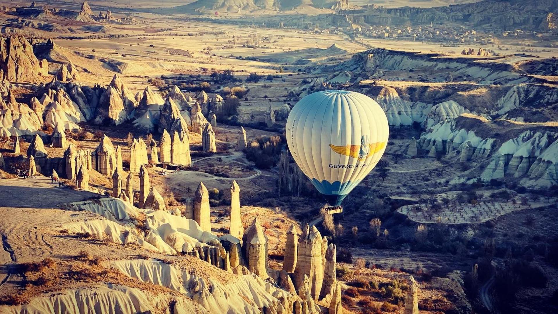 Cappadocia Sunrise Hot Air Balloon Flight over Fairy Chimneys - Thumbnail 10